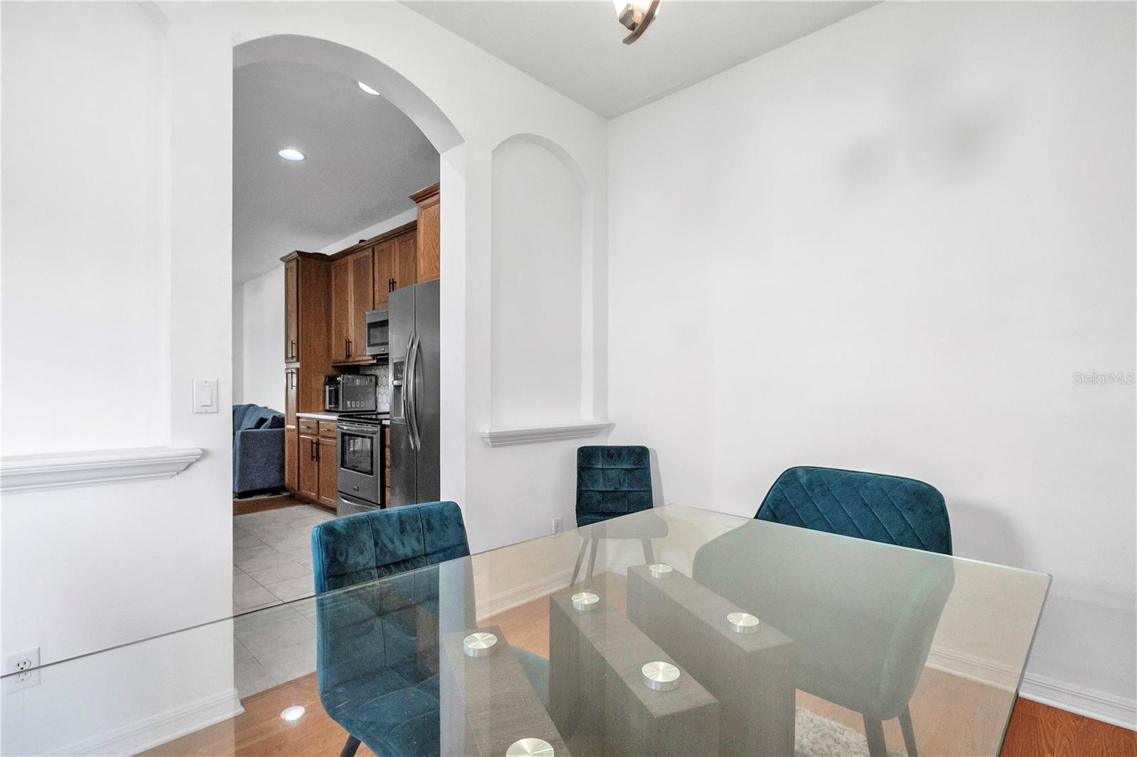 TOWNS AT LAKESIDE - Residential