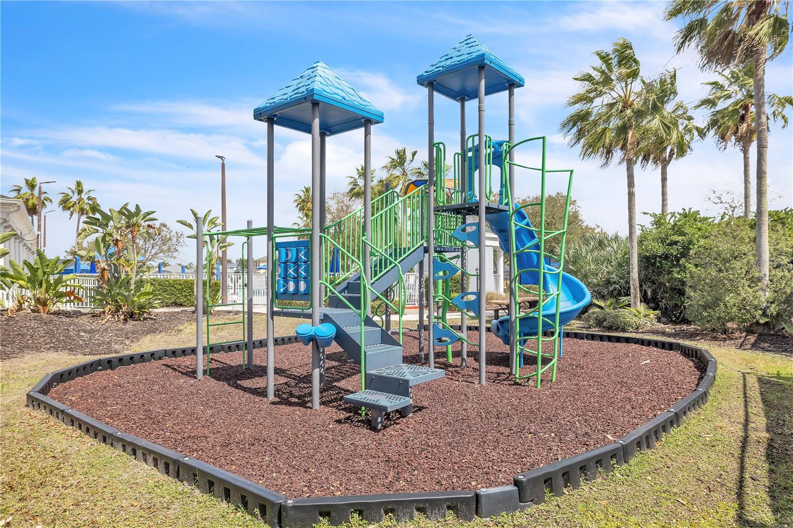 TOWNS AT LAKESIDE - Residential