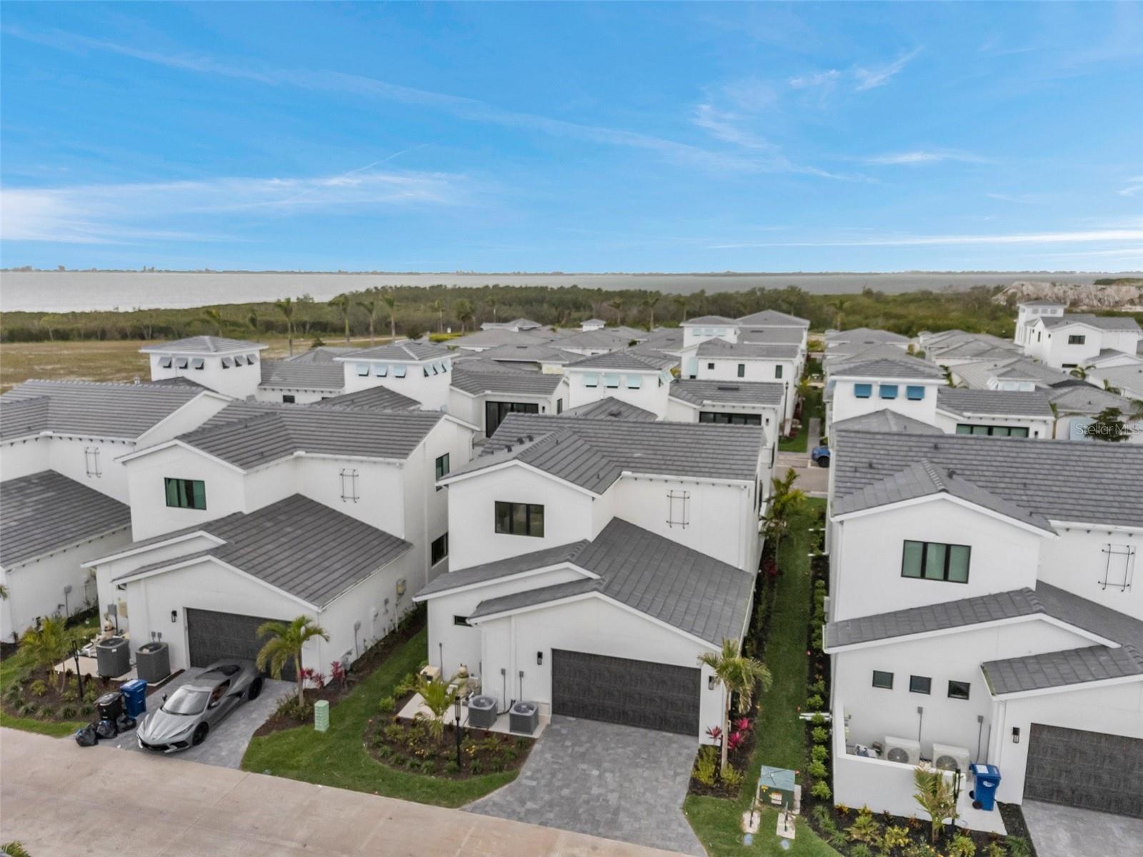 AQUA LAGOON - Residential Lease