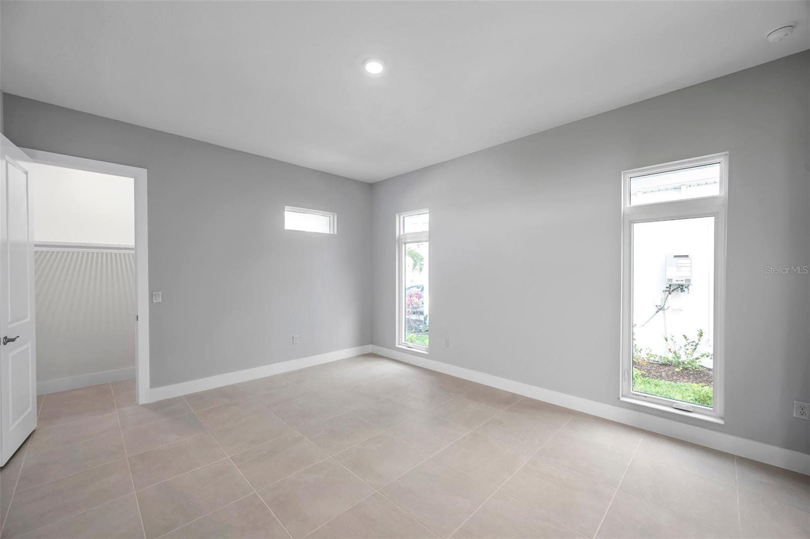 AQUA LAGOON - Residential Lease