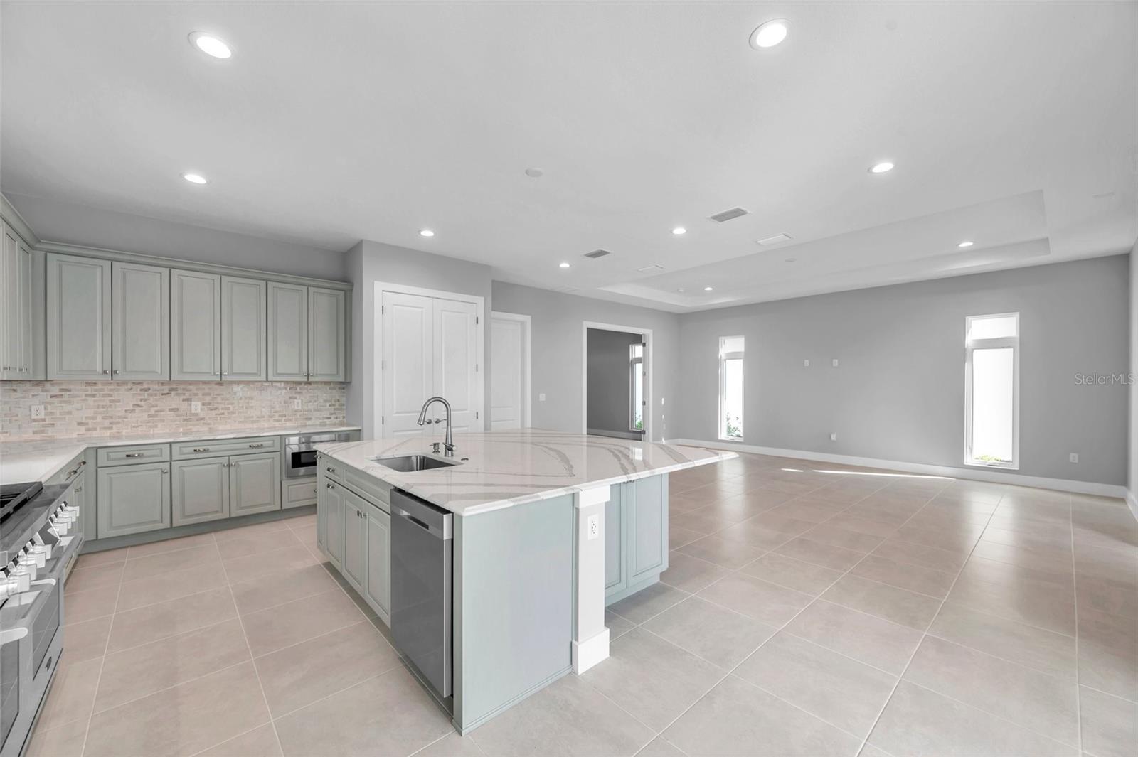 AQUA LAGOON - Residential Lease
