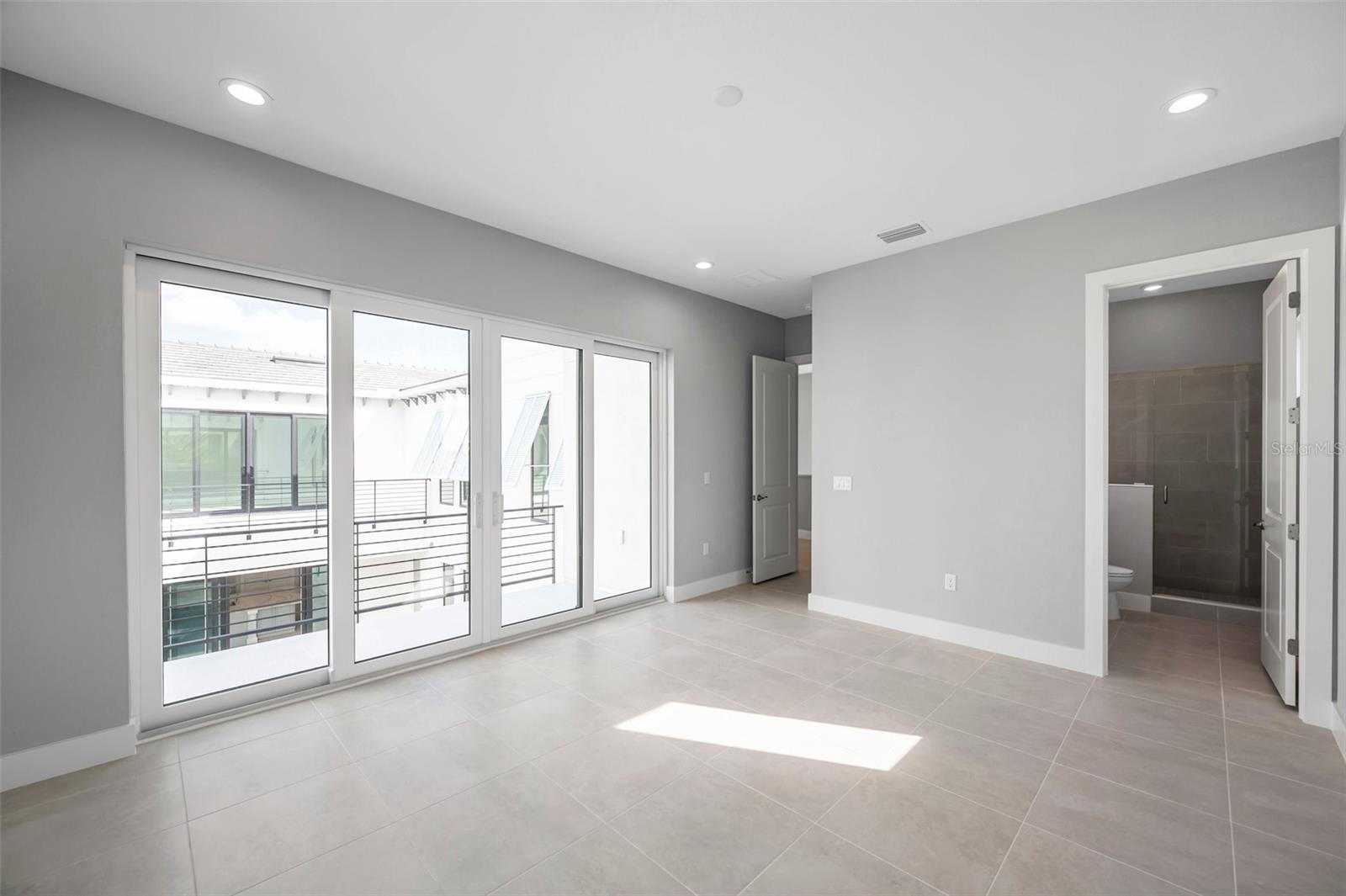AQUA LAGOON - Residential Lease