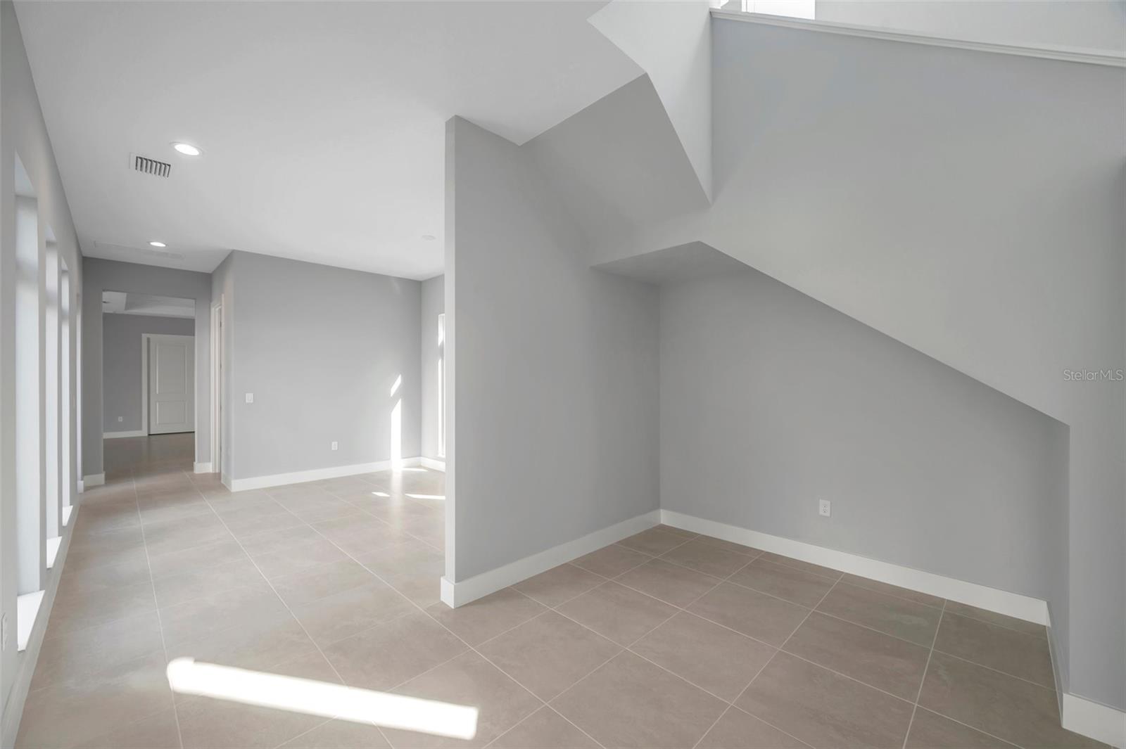 AQUA LAGOON - Residential Lease