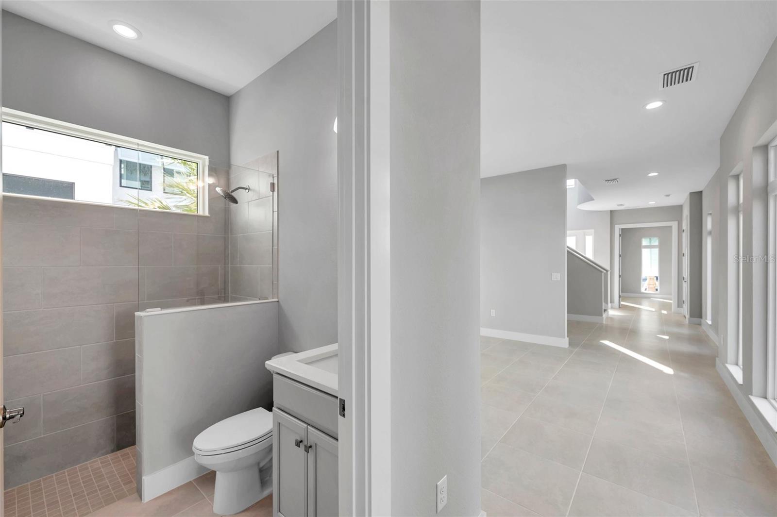 AQUA LAGOON - Residential Lease