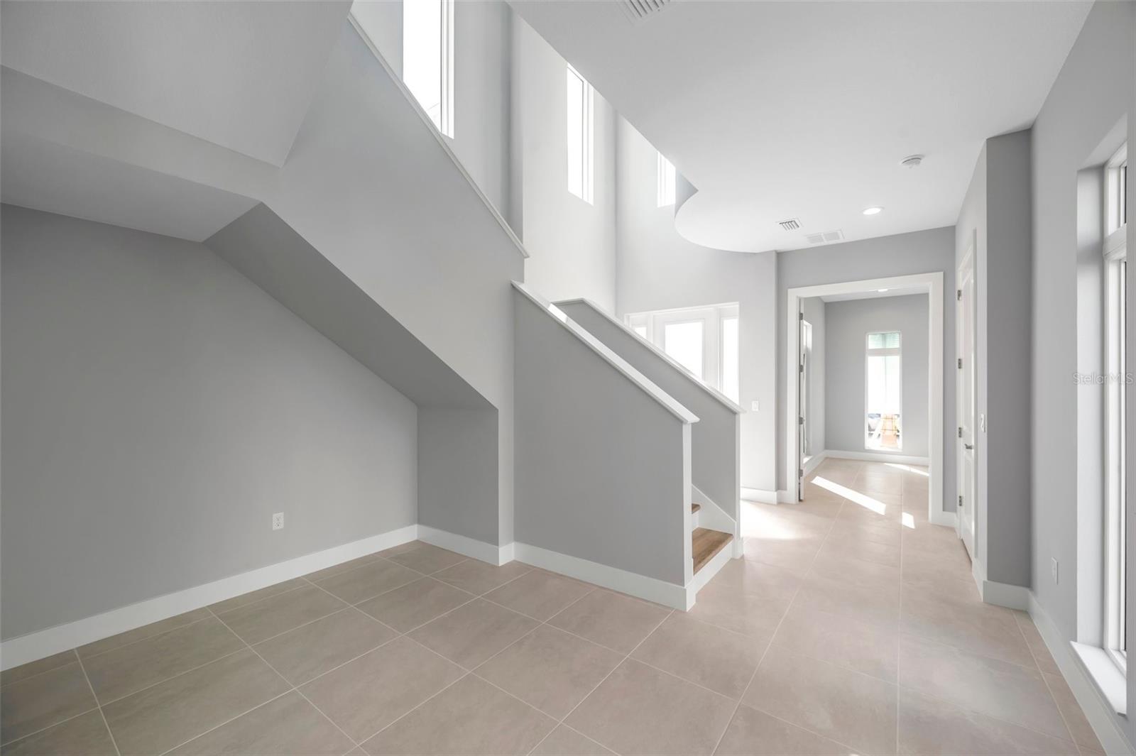 AQUA LAGOON - Residential Lease