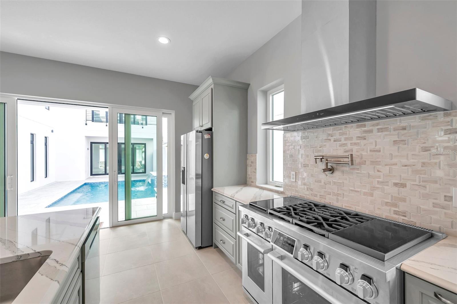 AQUA LAGOON - Residential Lease