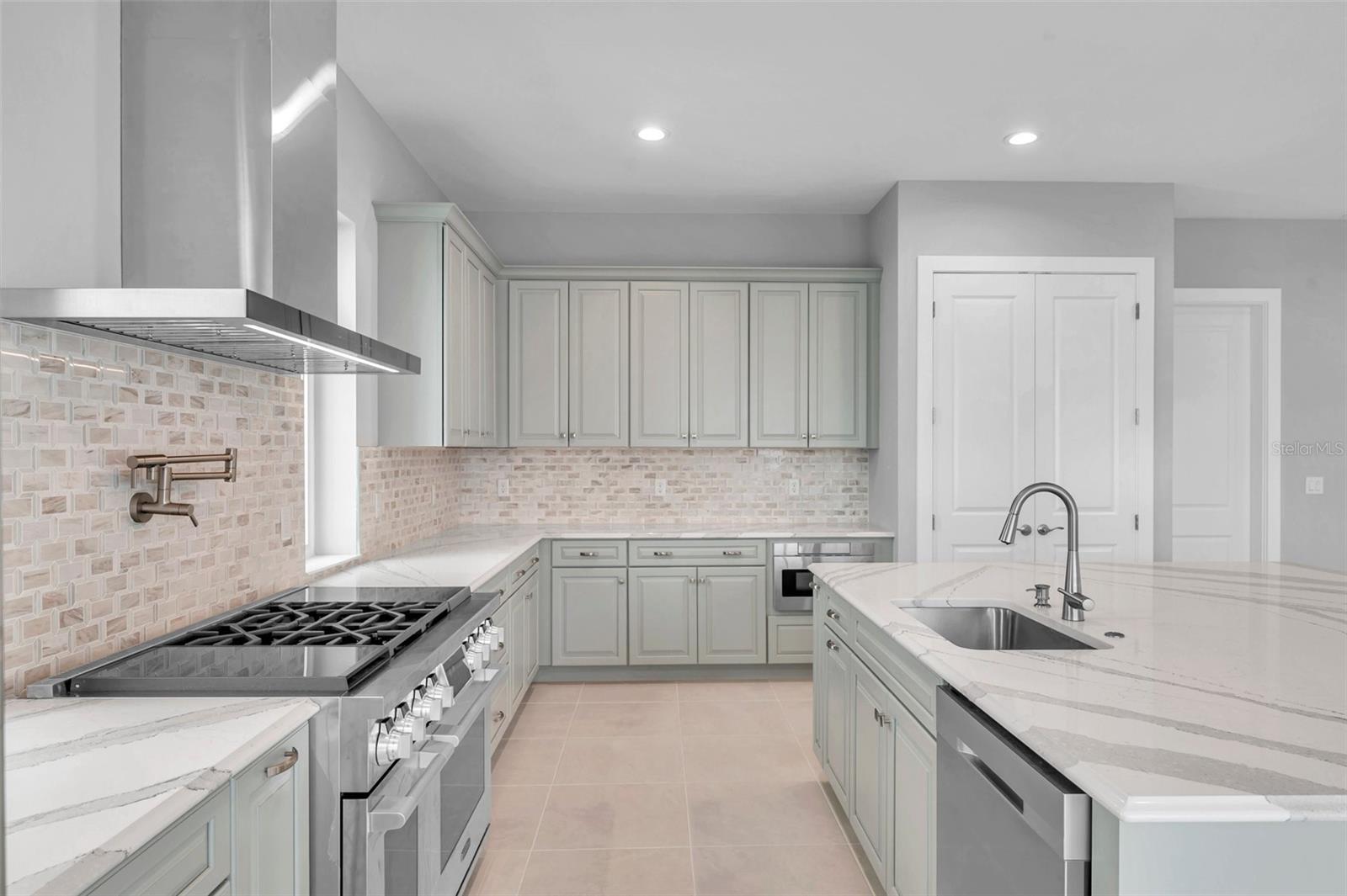 AQUA LAGOON - Residential Lease