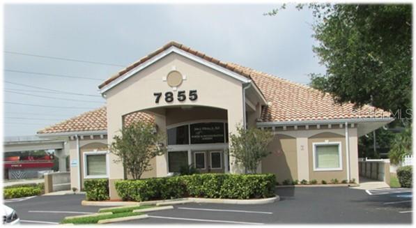 Fantastic opportunity to lease a 1,517± SF warm shell build to suit space in a high traffic, highly visible medical complex with ample parking. With 287± feet of frontage on 38th Ave N. and a traffic count of 17,900±, your business will be sure to get noticed.
This fully customizable, blank canvas has its own dedicated walkway and entrance, providing a professional and exclusive atmosphere for your clients.