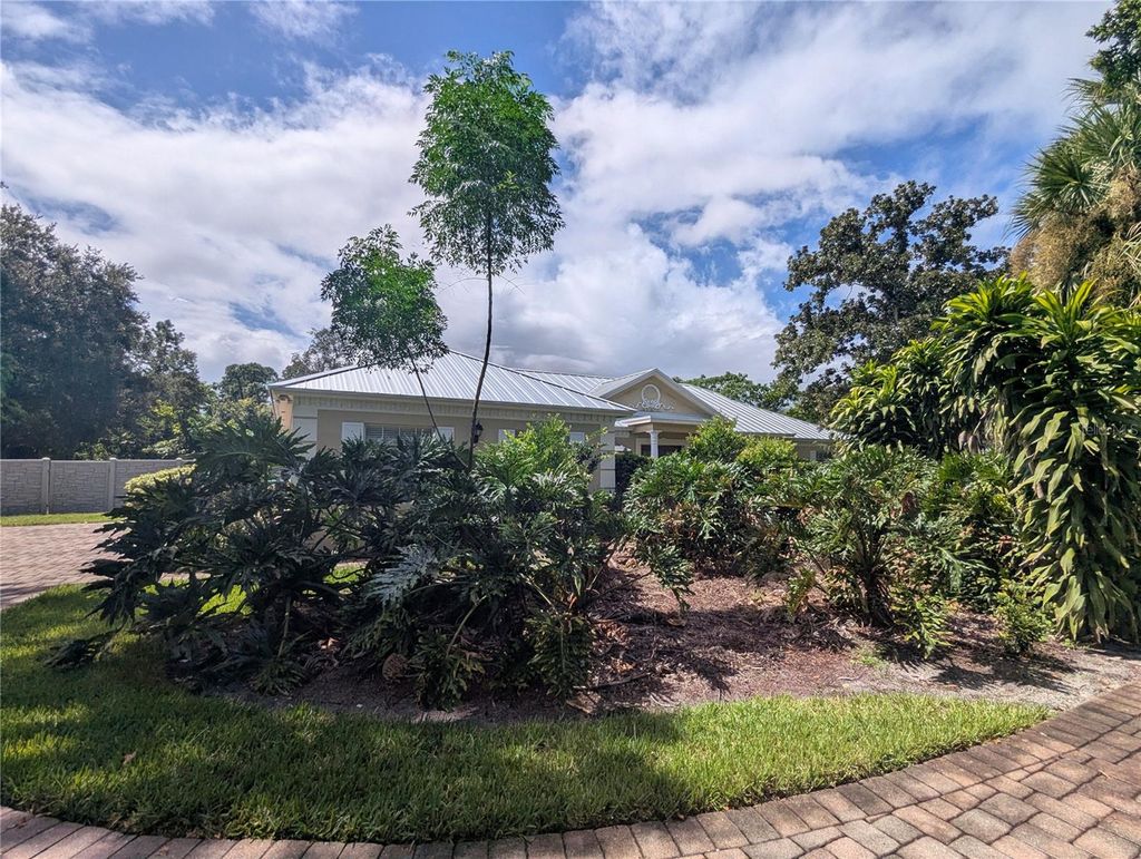 Photo of 8052 Oak Park Road, Orlando, FL 32819 (MLS # O6385605)