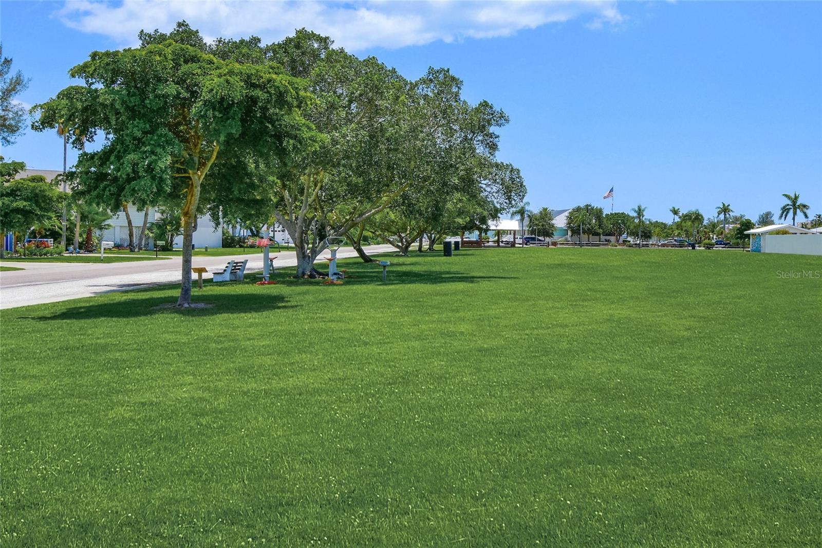 HOLMES BEACH 12TH UNIT - Residential