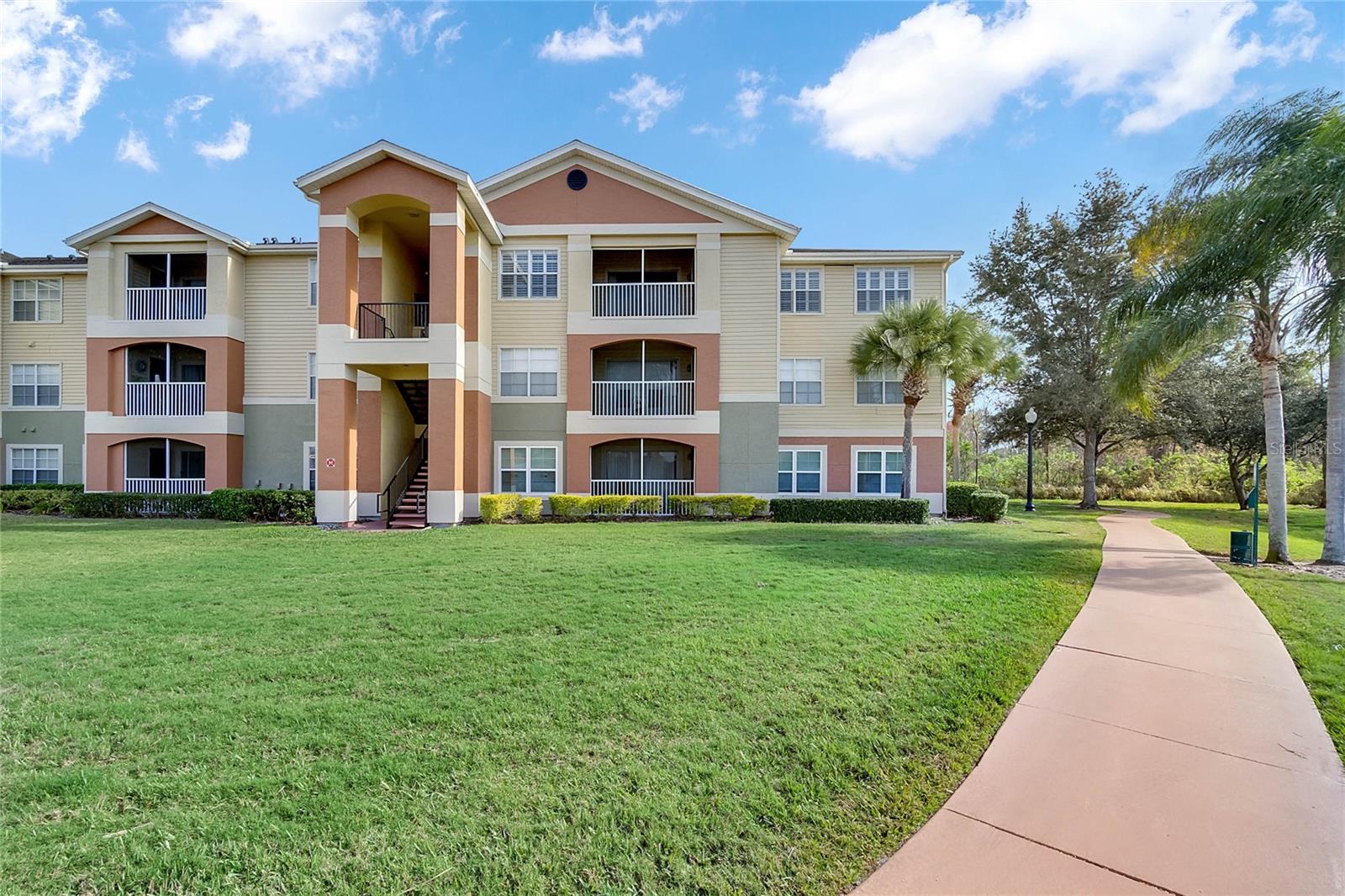This 1 bedroom, 1 bathroom second floor condo is located in Oviedo's Villas at Lakeside community near Downtown Oviedo's many shops, restaurants, and local schools. It includes a spacious floor plan, lovely kitchen with breakfast bar, large living room, primary bedroom with walk-in closet, and patio. Community amenities include a pool, clubhouse, tennis courts, playground, and trails around the lake. Schedule a showing or submit an application online.
All Real Property Management & Realty residents enjoy convenience and well-maintained homes, with our safe and secure online portal where you can submit maintenance requests and pay online with multiple payment options, and a 24/7 emergency maintenance response team. Please note the listed amenities may not be accurate.