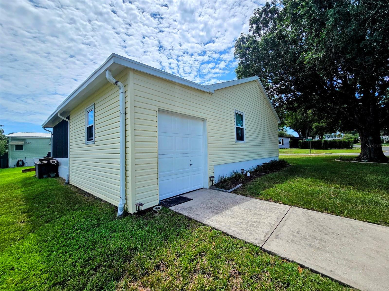 1223 TARPON LANE