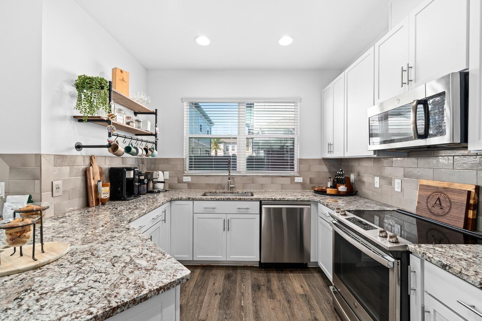 TOWNS AT BELLEAIR GROVE - Residential