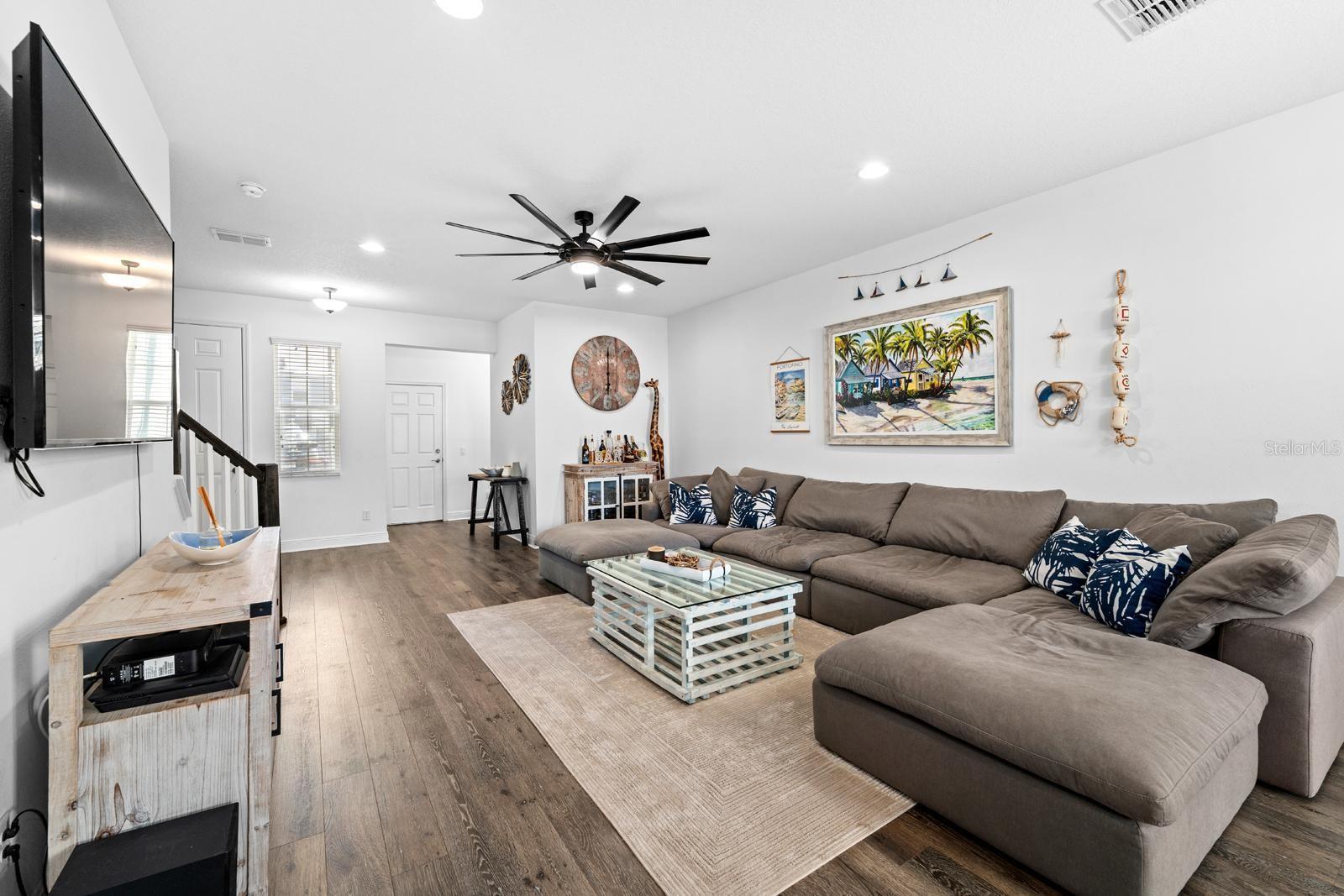 TOWNS AT BELLEAIR GROVE - Residential