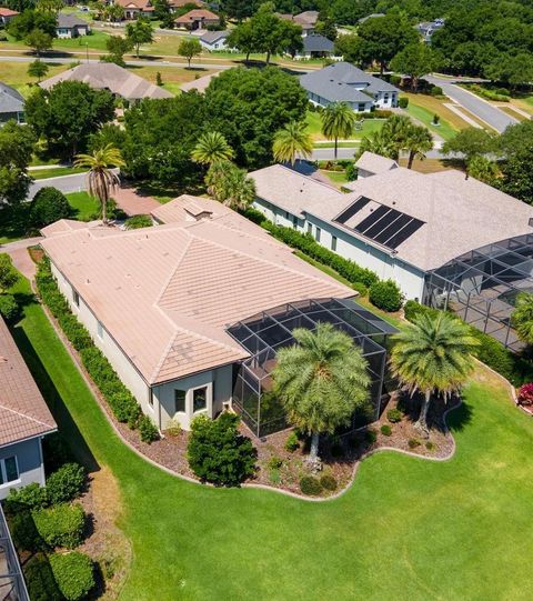 A home in LADY LAKE