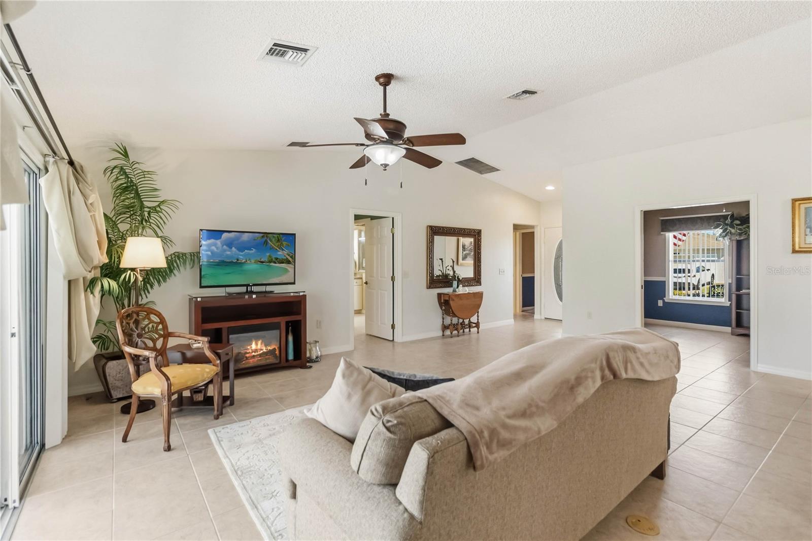 PENNBROOKE PH 02P LT P1 BEING IN 18-19-24 - Residential