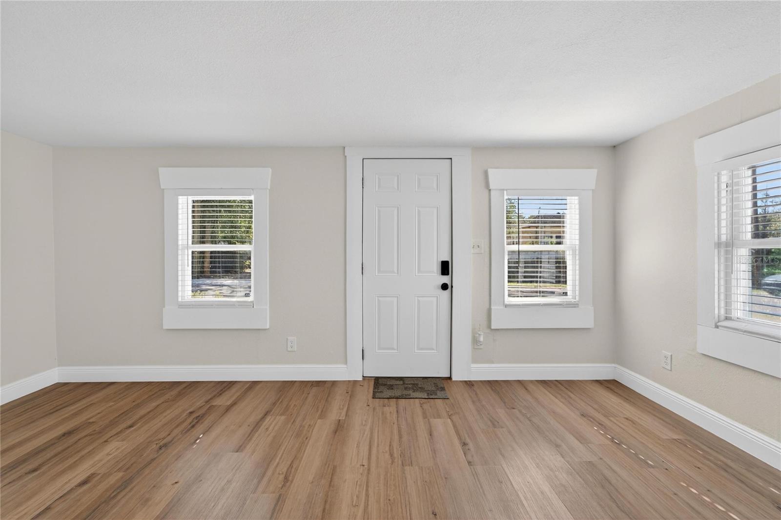 206 E FRIERSON AVENUE