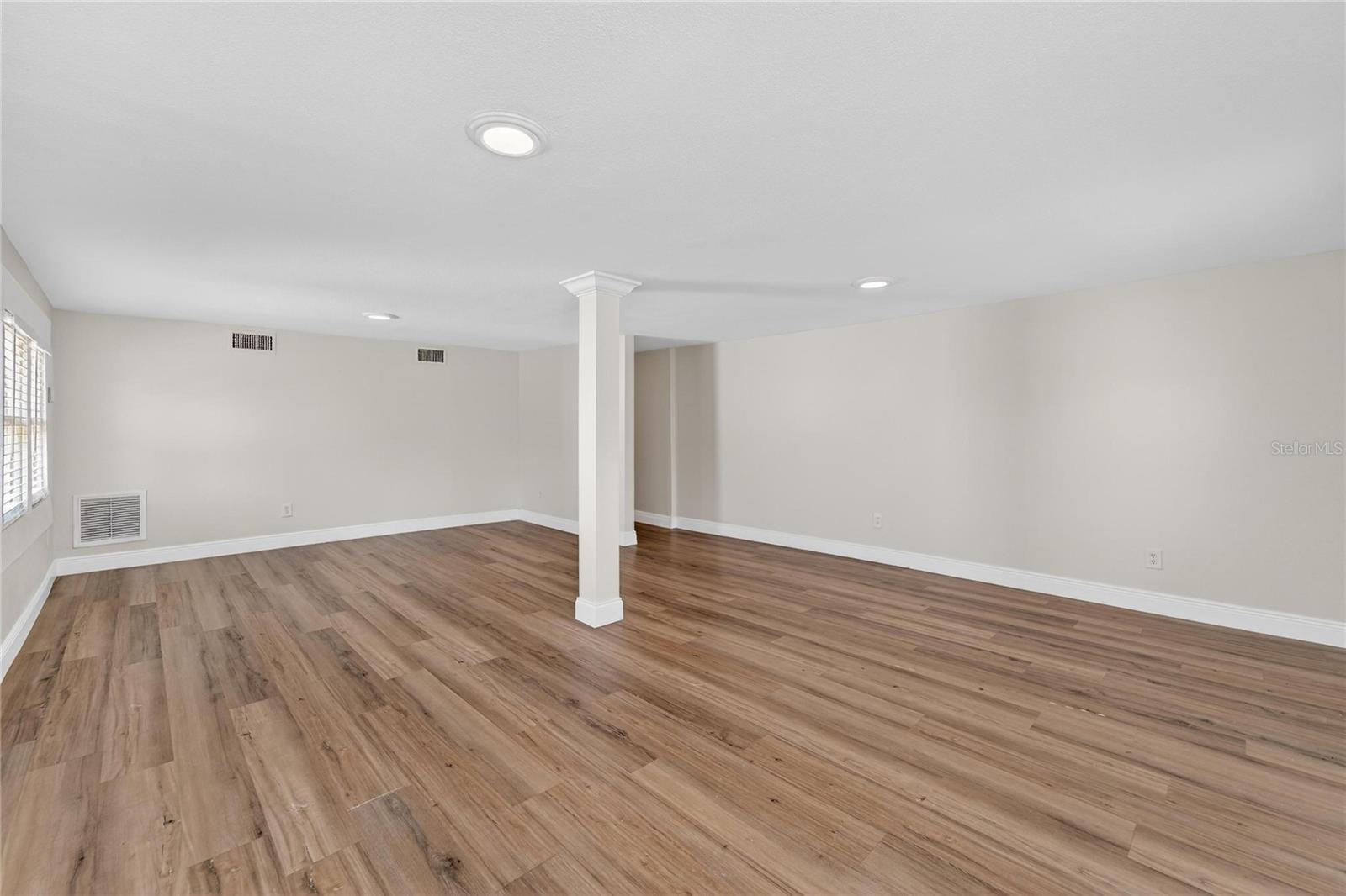 206 E FRIERSON AVENUE