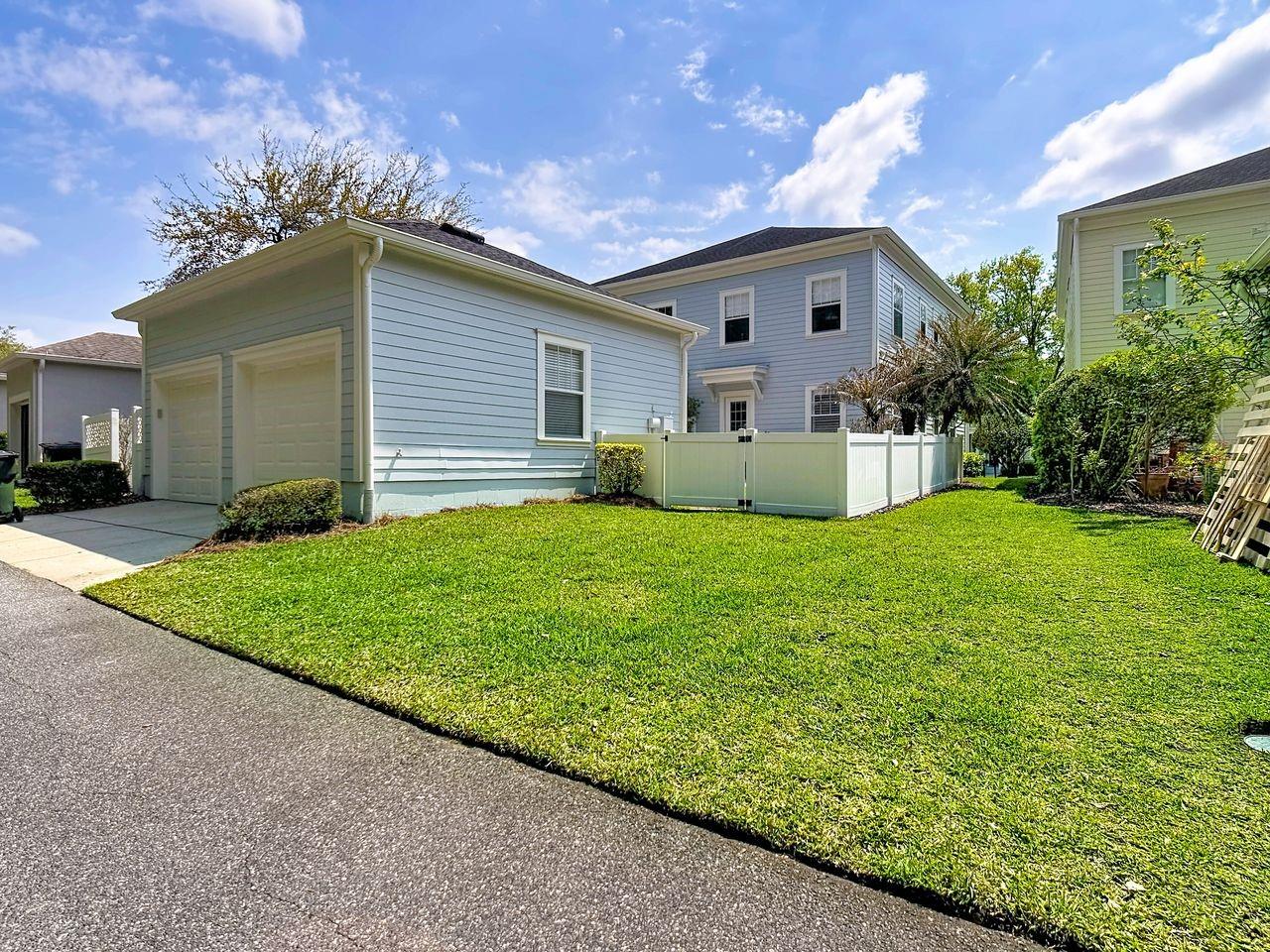 CELEBRATION ROSEVILLE CORNER - Residential