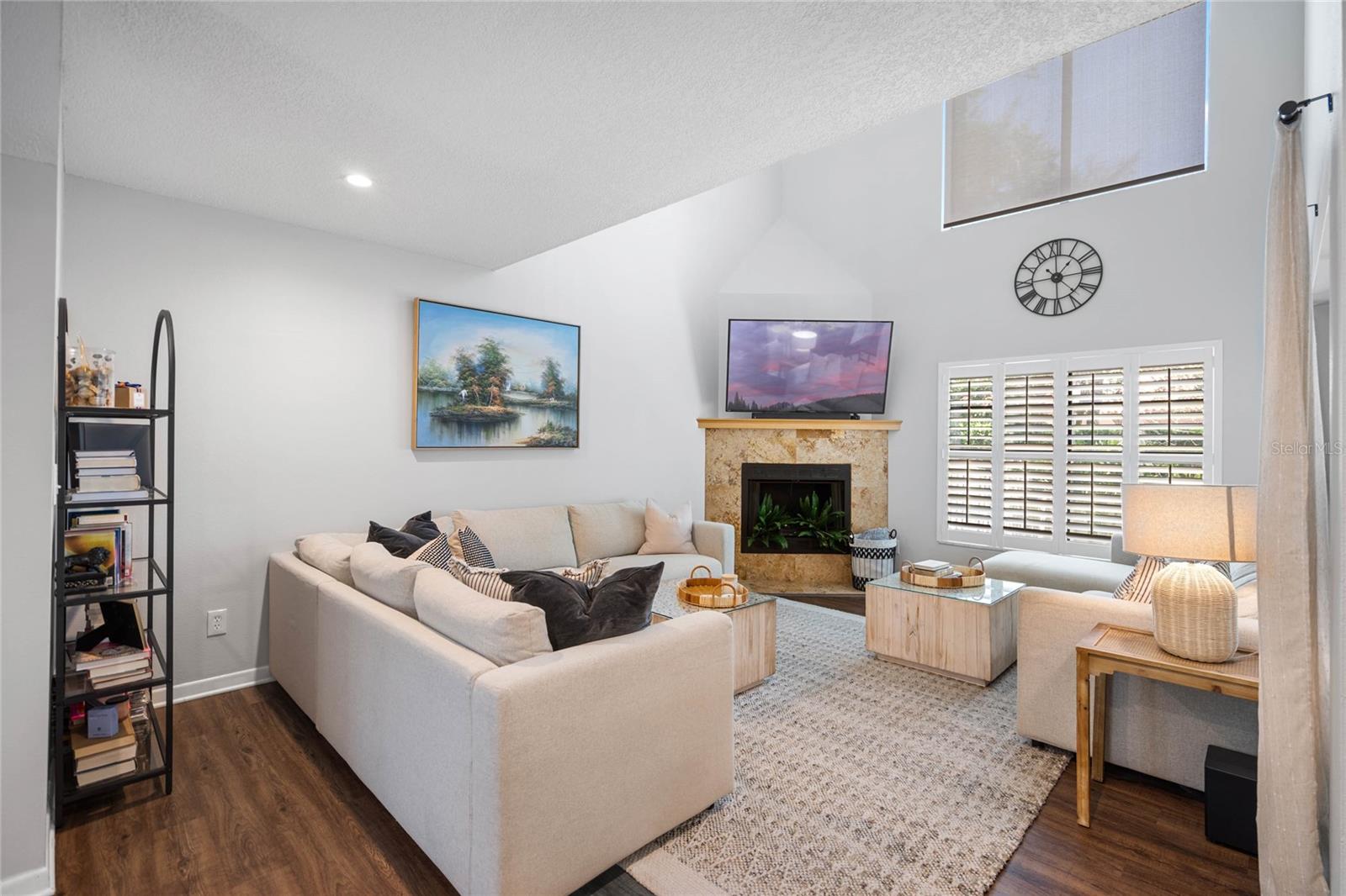 1092 SANABEL COURT NE