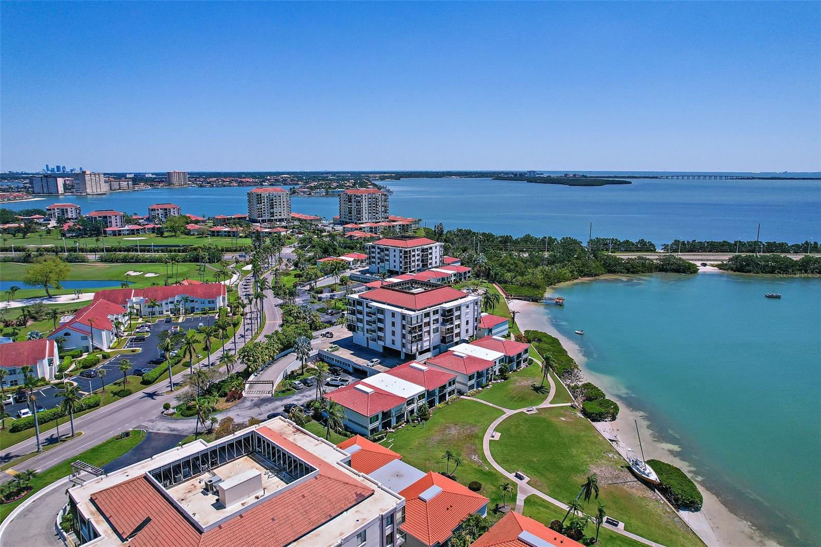 BAHIA DEL MAR I - Residential
