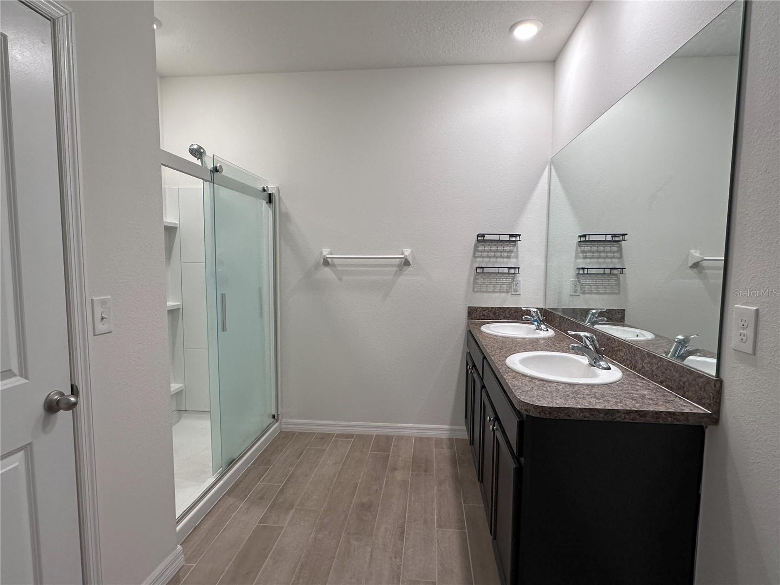 CHESTNUT VILLAGE PH II PB 35 PG 74 - Residential Lease