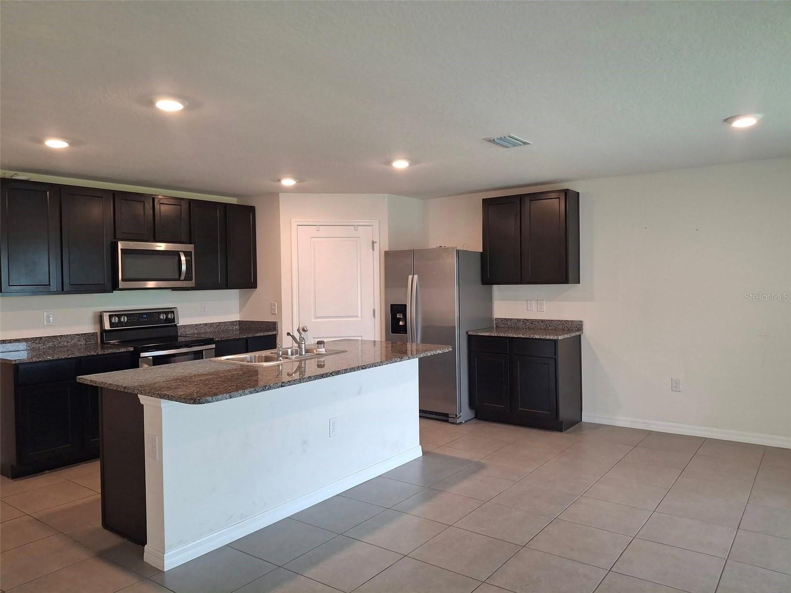 BELLA LAGO PH I - Residential Lease