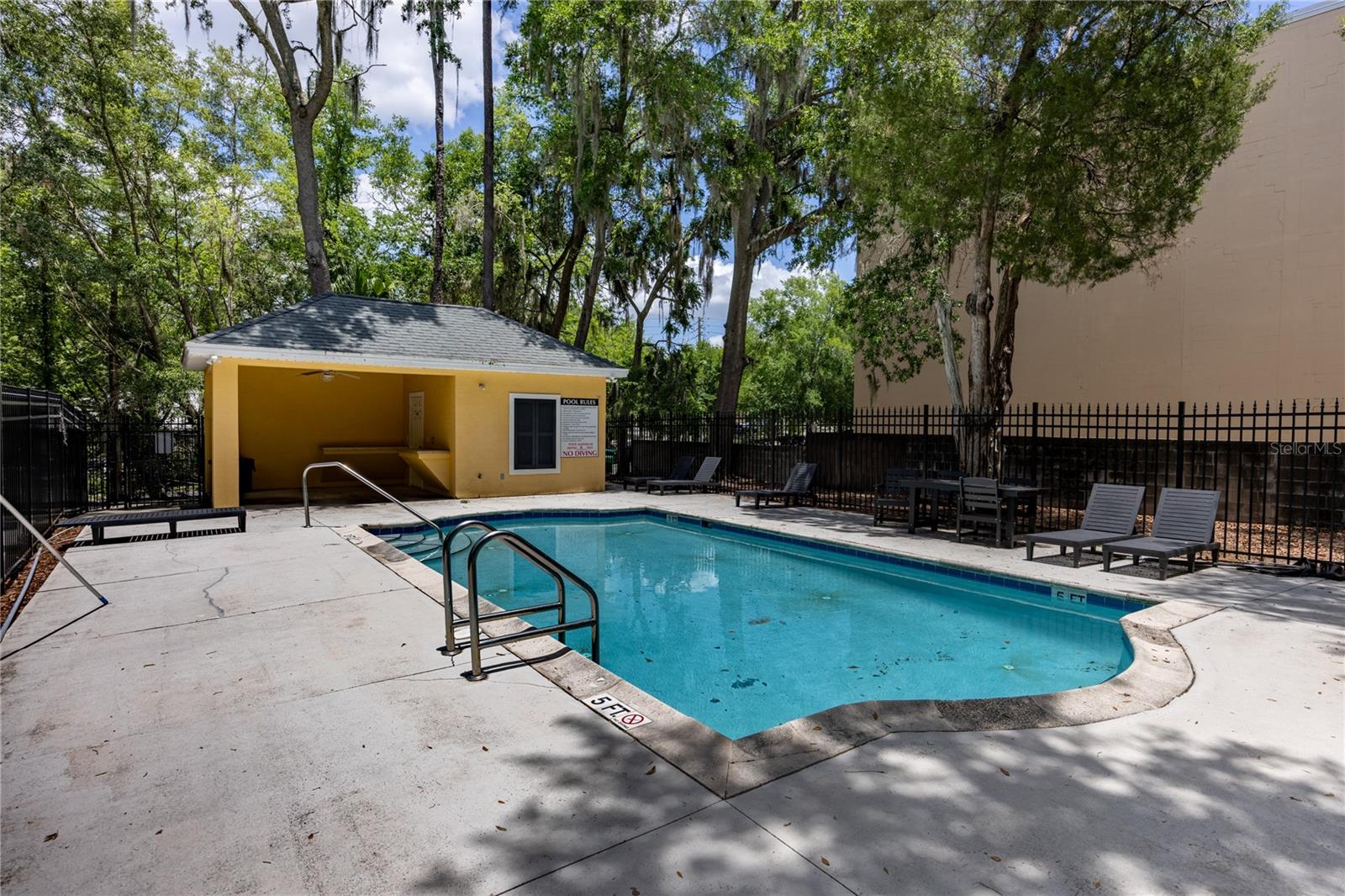 CHARLESTON PLACE - Residential