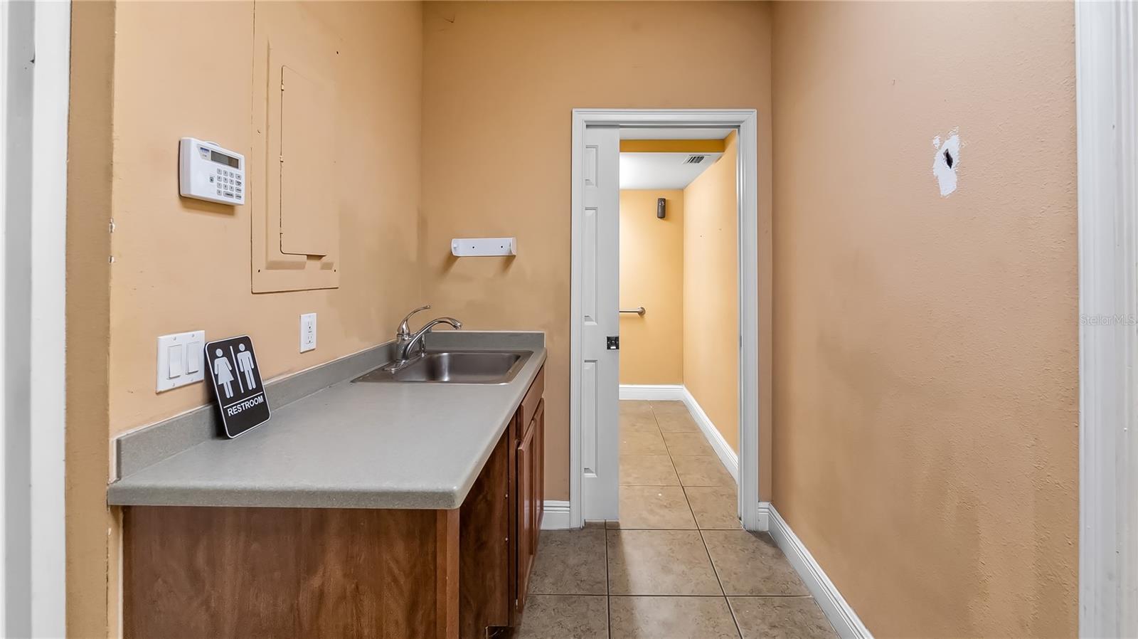 TAVARES LAKEWOOD PARK - Commercial Lease