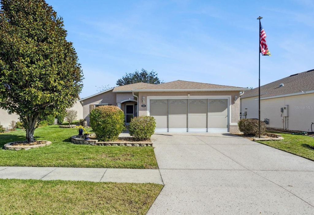 Photo of 3601 Arlington Ridge Boulevard, Leesburg, FL 34748 (MLS # G5106685)