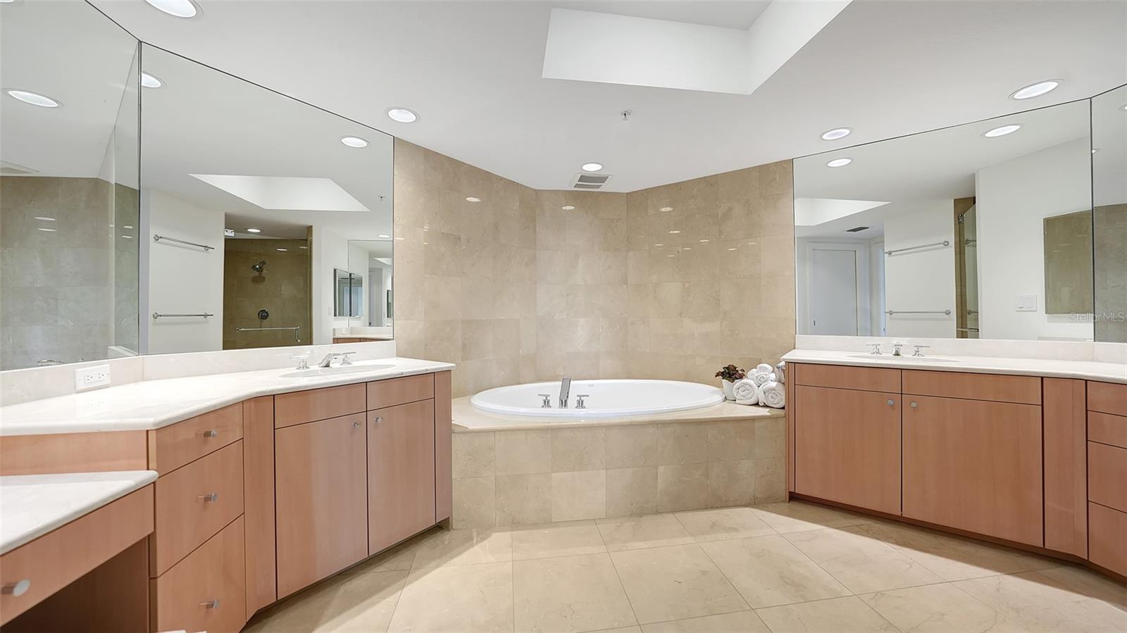 THE SAVOY ON PALM - Residential