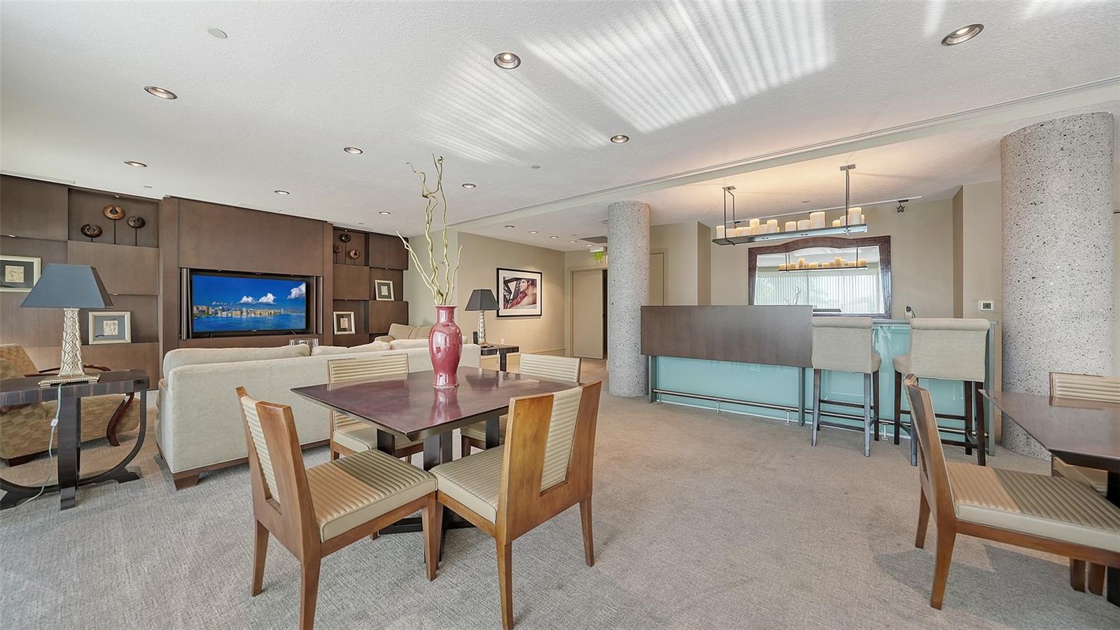 THE SAVOY ON PALM - Residential