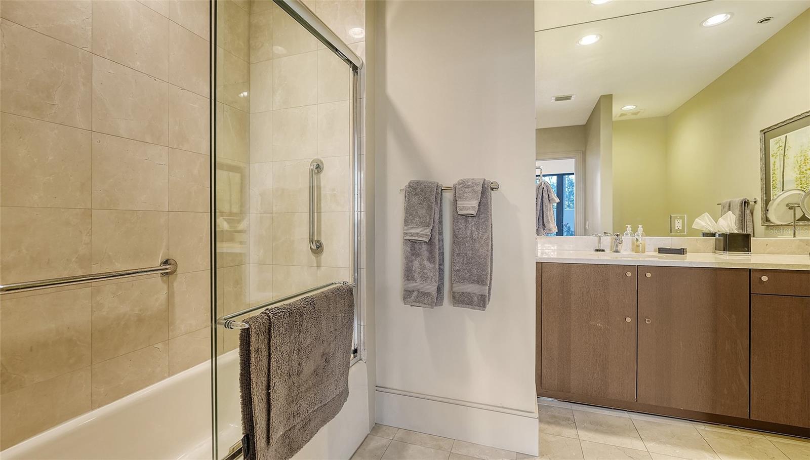 THE SAVOY ON PALM - Residential