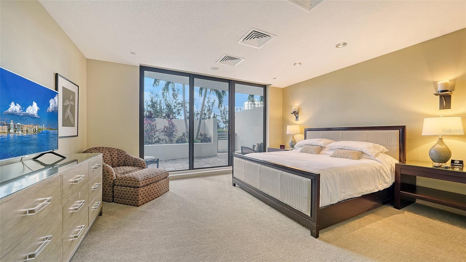 THE SAVOY ON PALM - Residential