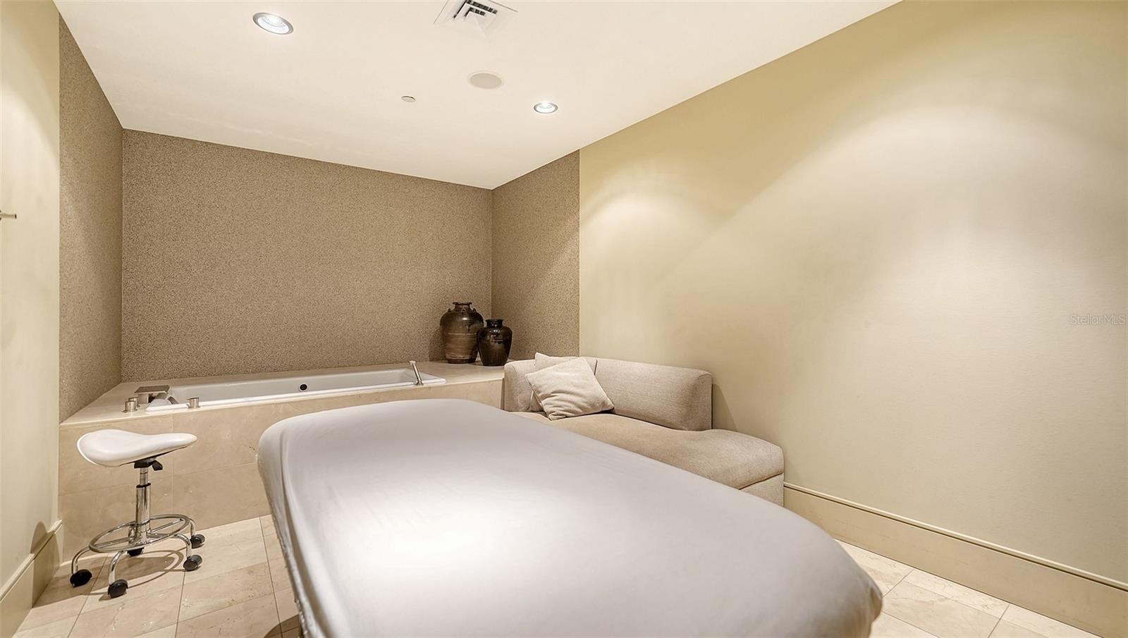 THE SAVOY ON PALM - Residential