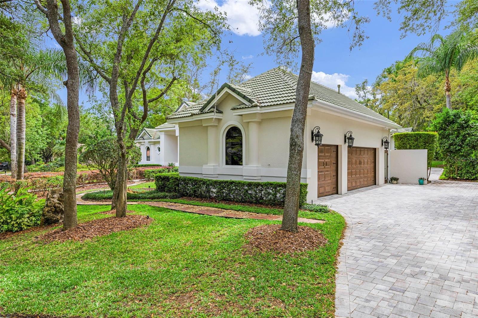 697 STONEFIELD LOOP