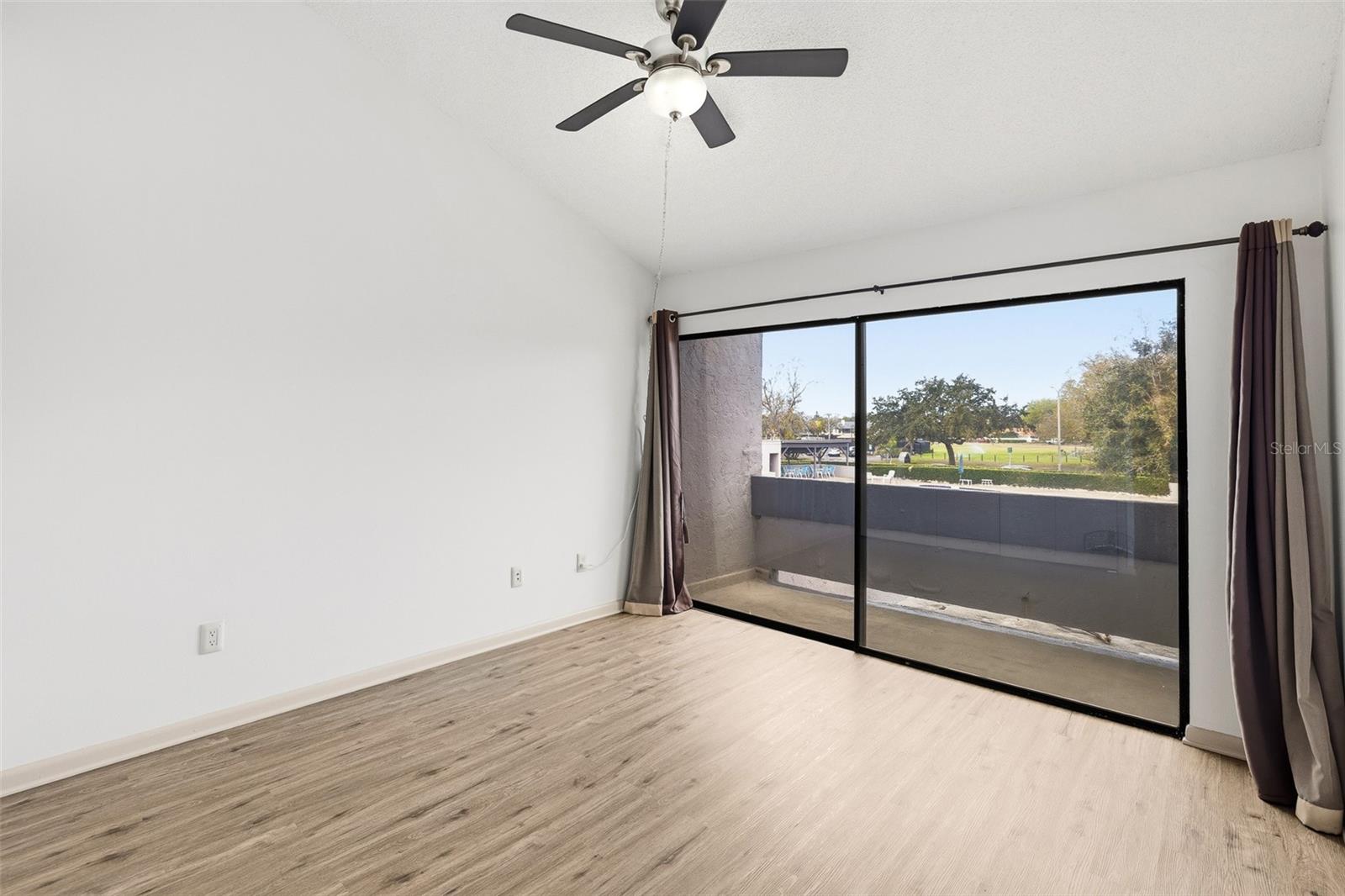 CARROLLWOOD VILLAGE TWINLAKES - Residential