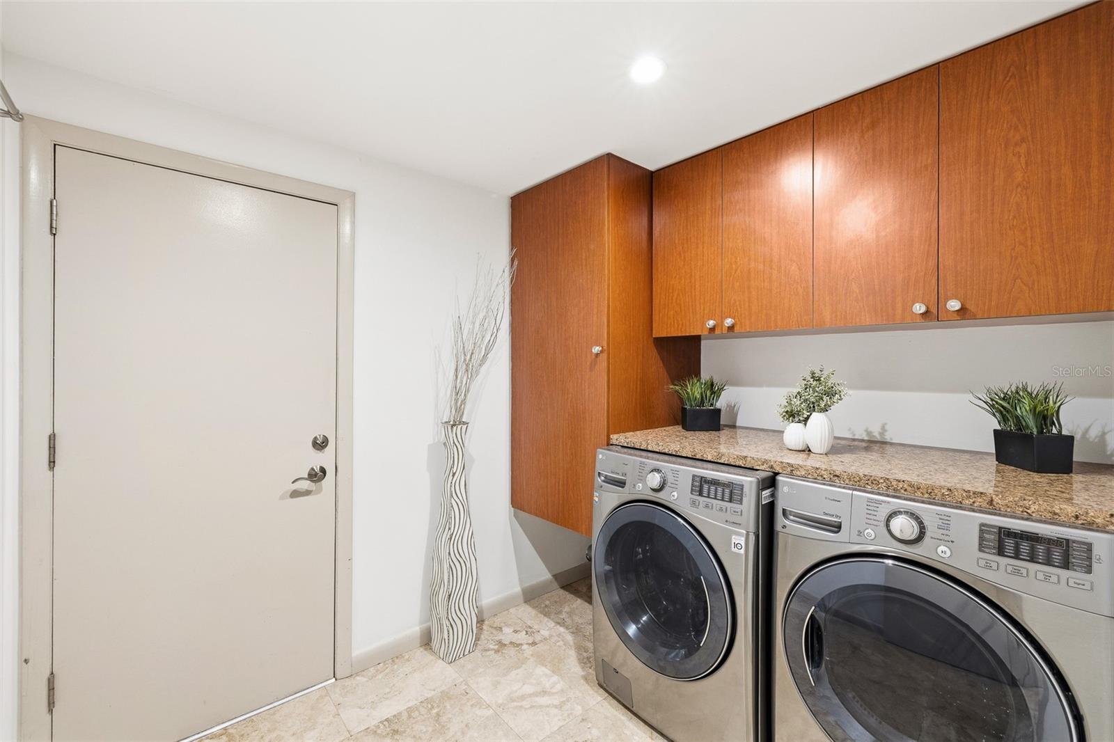 CARROLLWOOD VILLAGE TWINLAKES - Residential