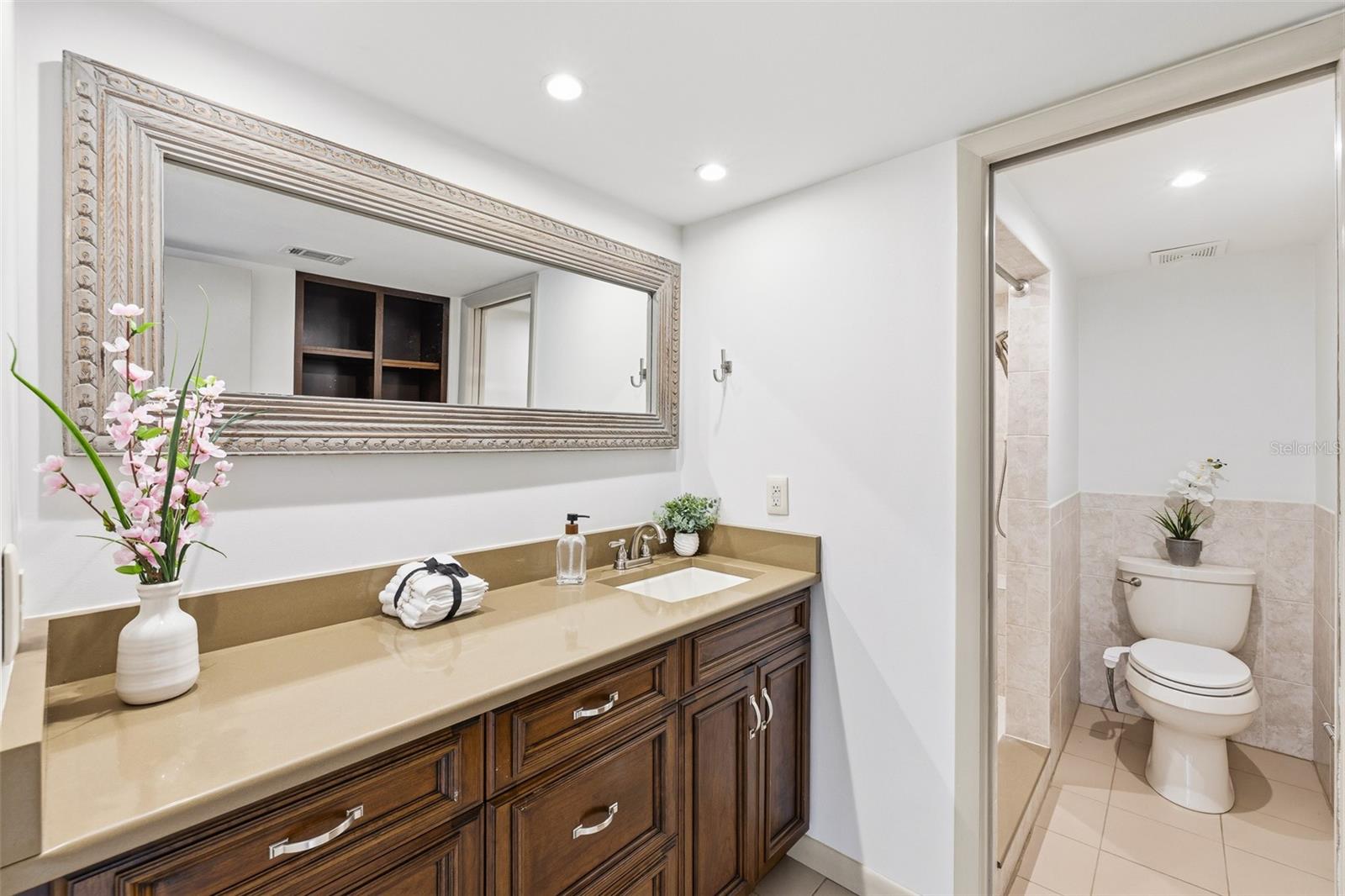 CARROLLWOOD VILLAGE TWINLAKES - Residential