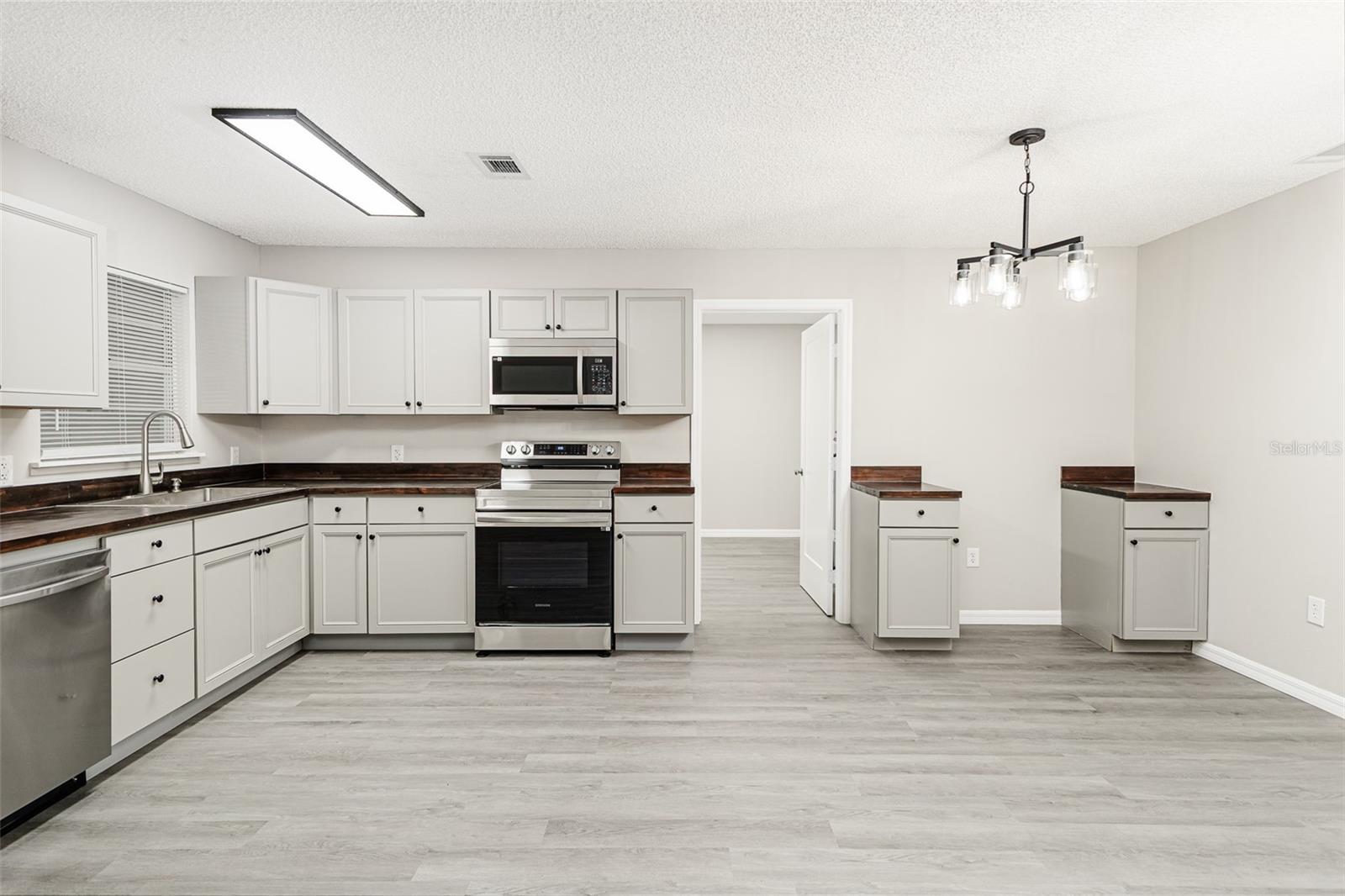 SUNRISE PARK - Residential