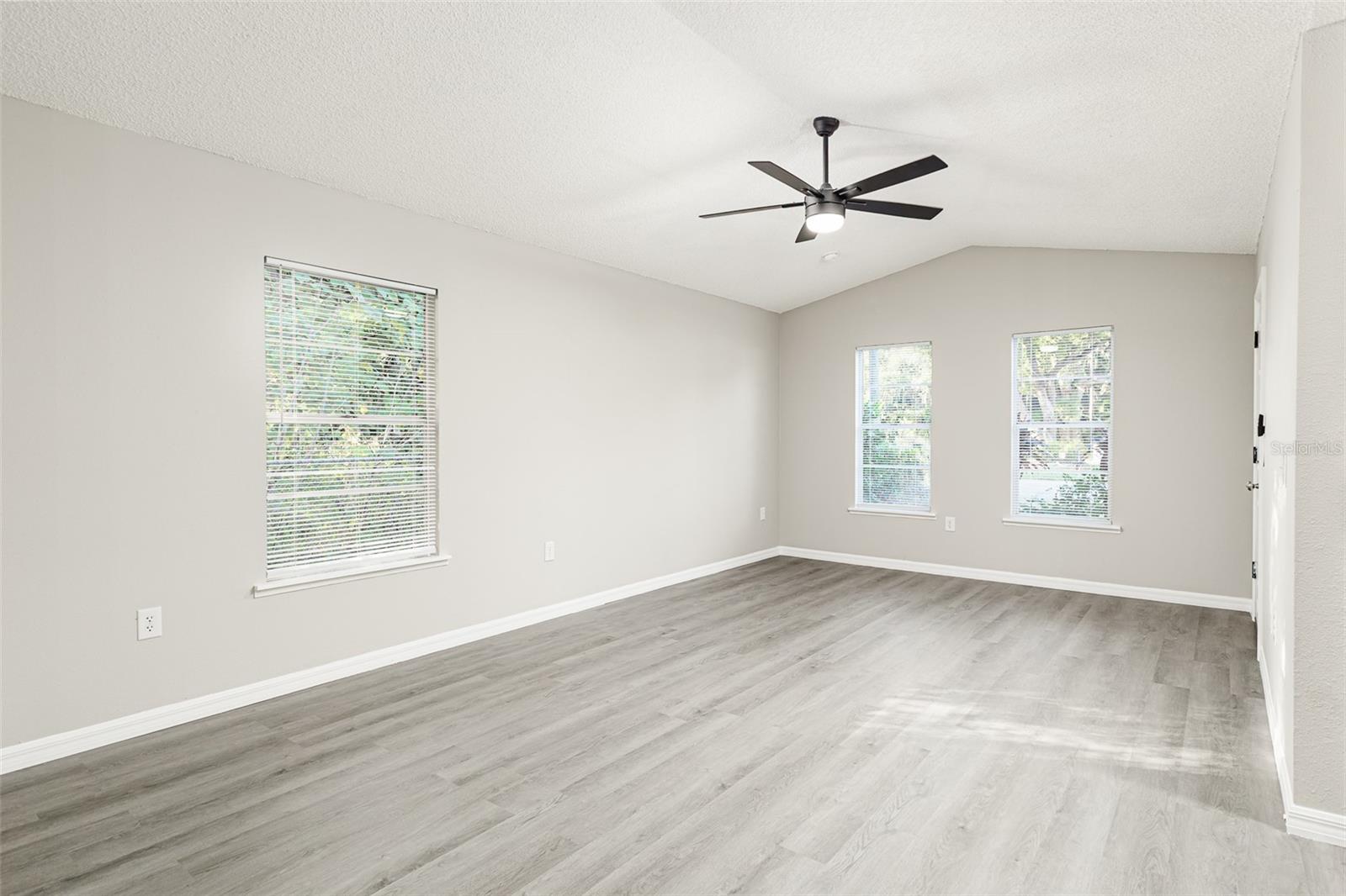 SUNRISE PARK - Residential