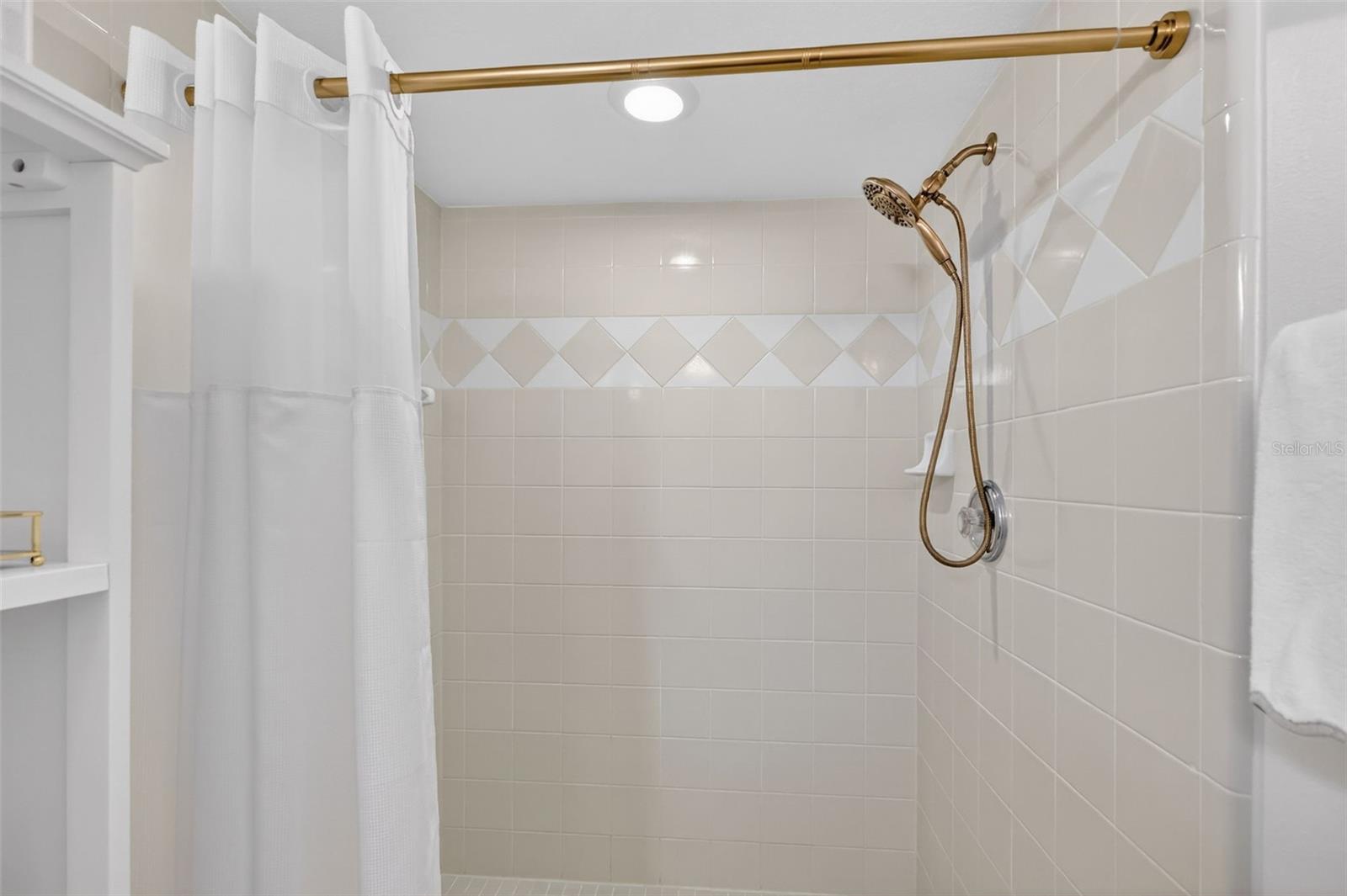 TAVARES GOLDEN PALMS FIRST ADD - Residential