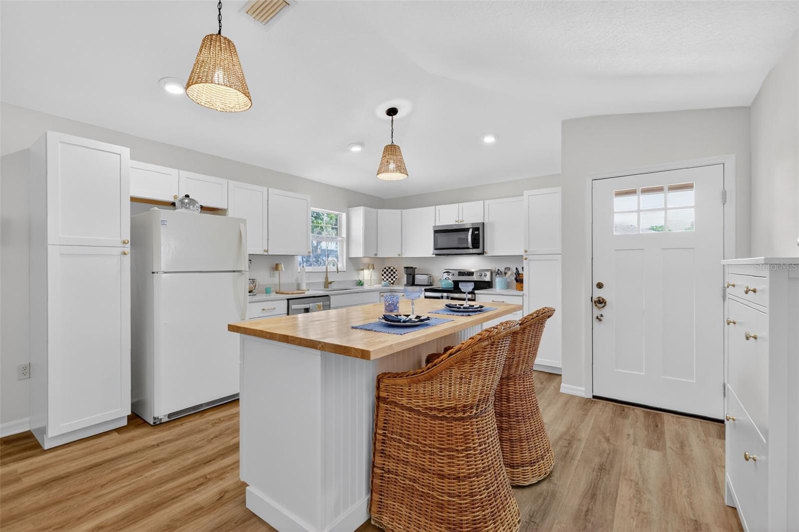 TAVARES GOLDEN PALMS FIRST ADD - Residential