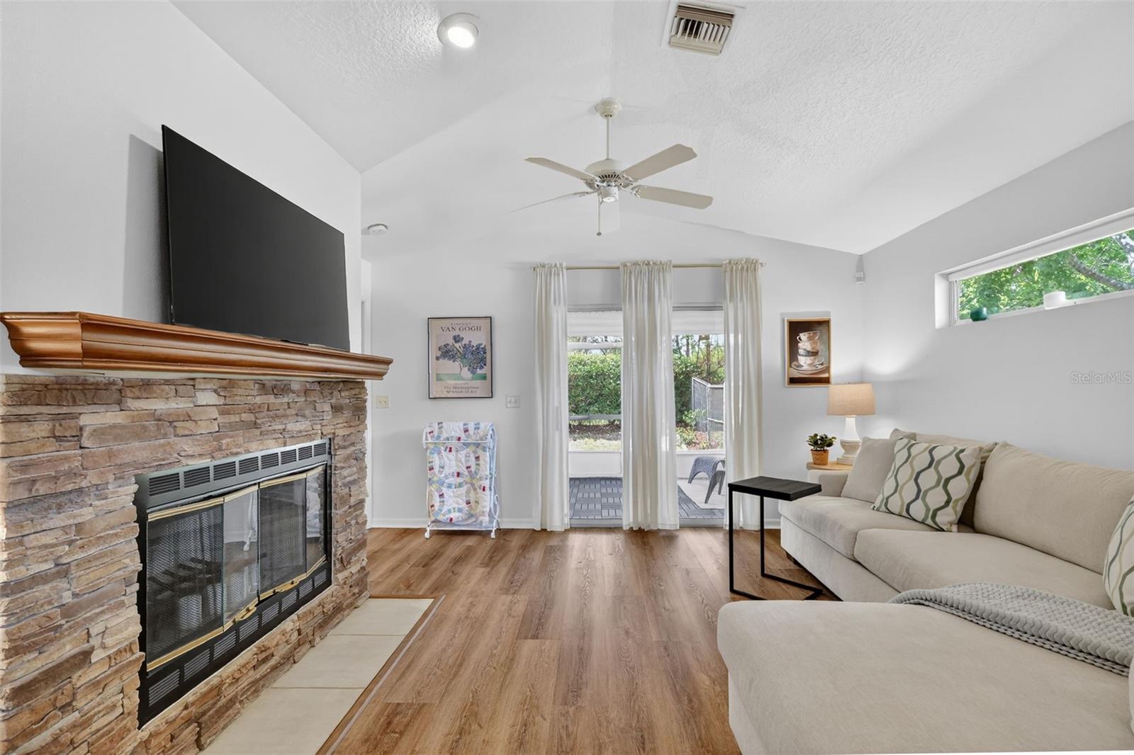 TAVARES GOLDEN PALMS FIRST ADD - Residential