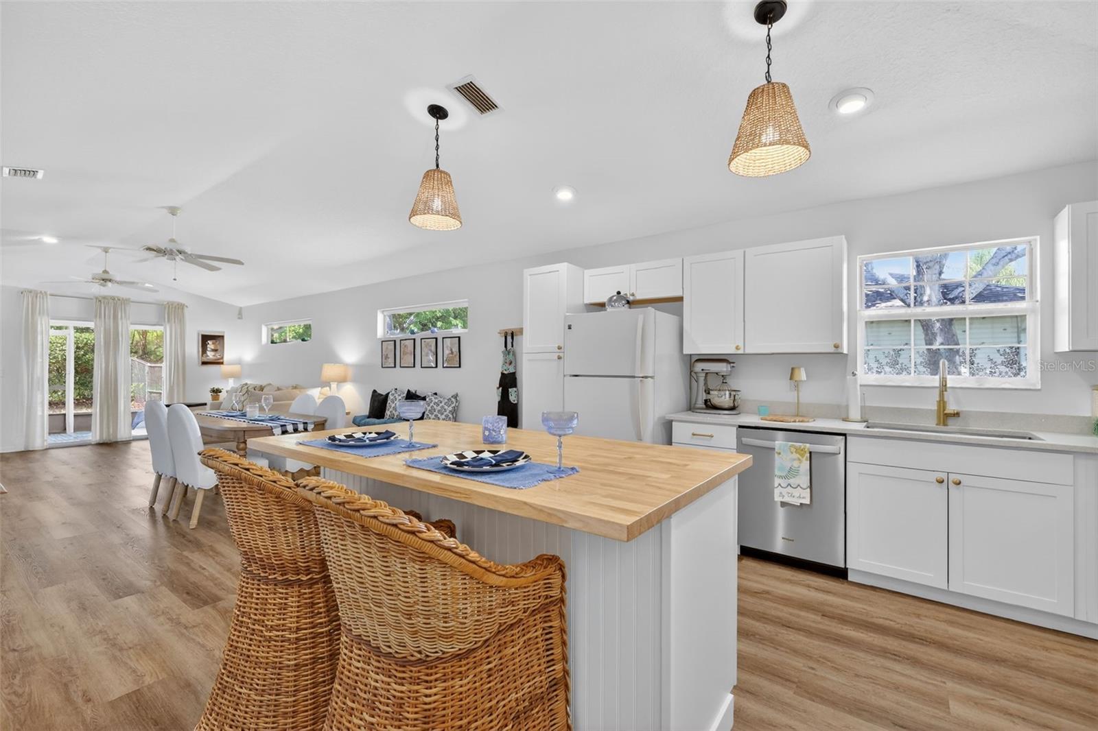 TAVARES GOLDEN PALMS FIRST ADD - Residential