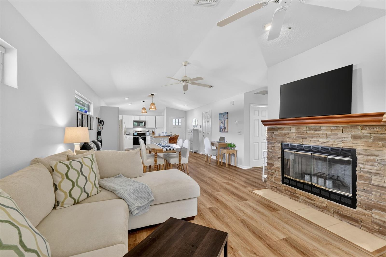 TAVARES GOLDEN PALMS FIRST ADD - Residential