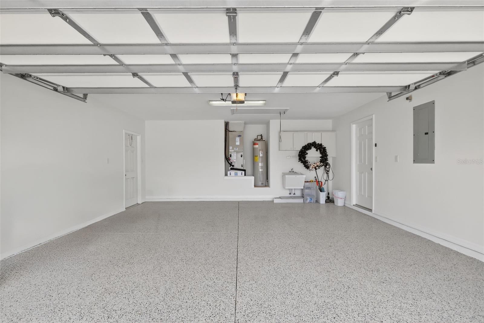 TAVARES GOLDEN PALMS FIRST ADD - Residential