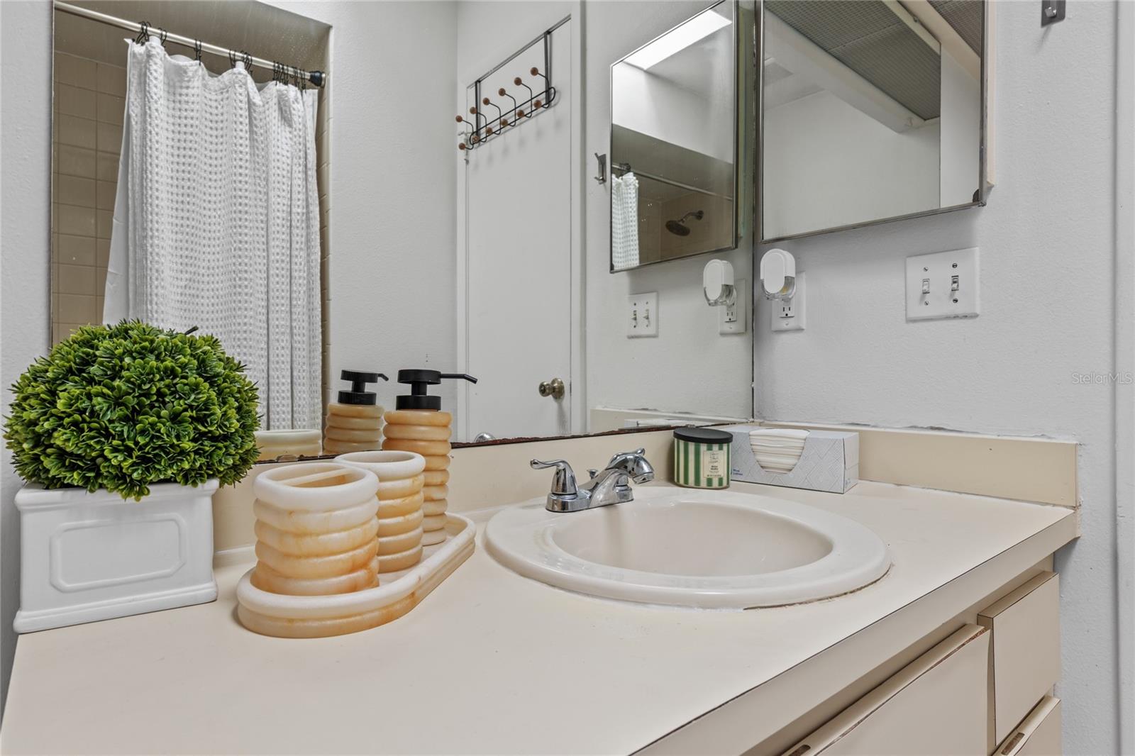 HIGHLAND VILLAGE 1 - Residential