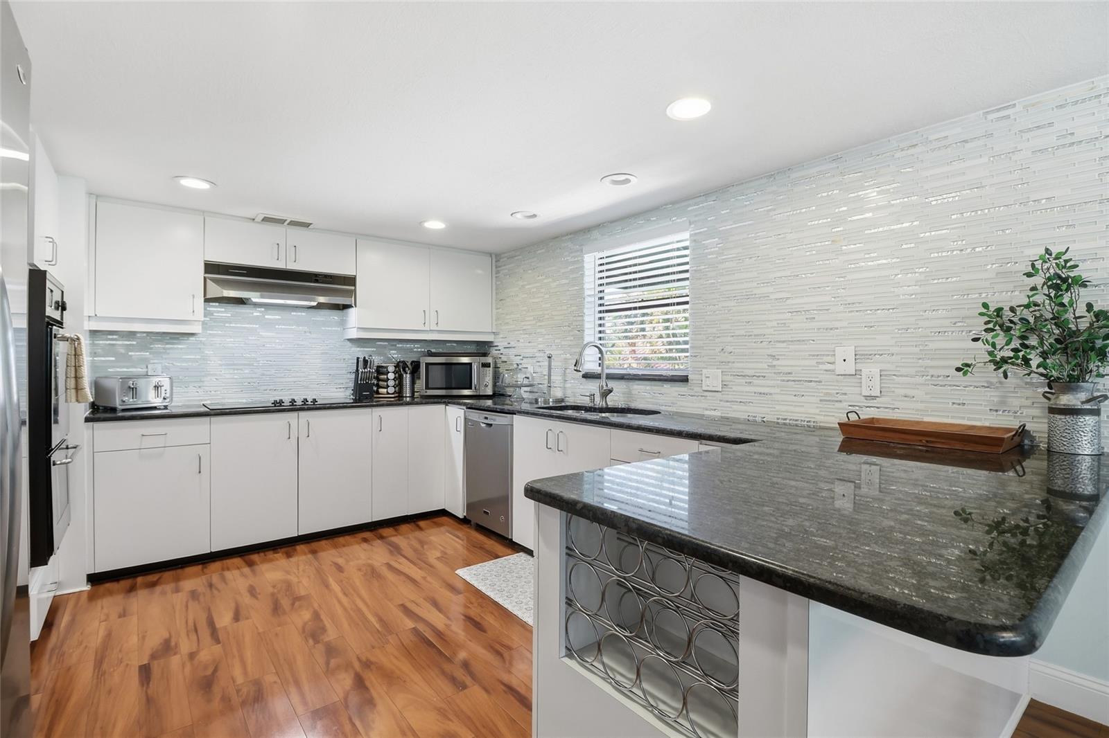 BAY ISLAND PARK - Residential