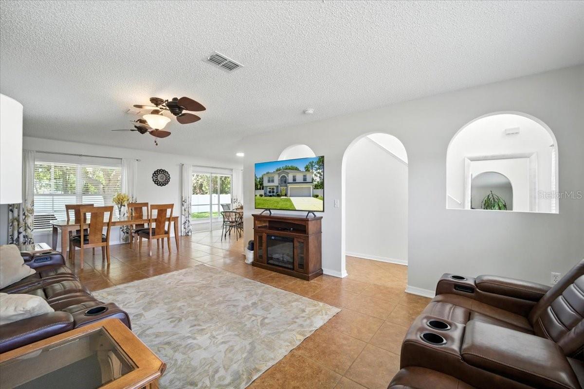 25 BUD FIELD DRIVE